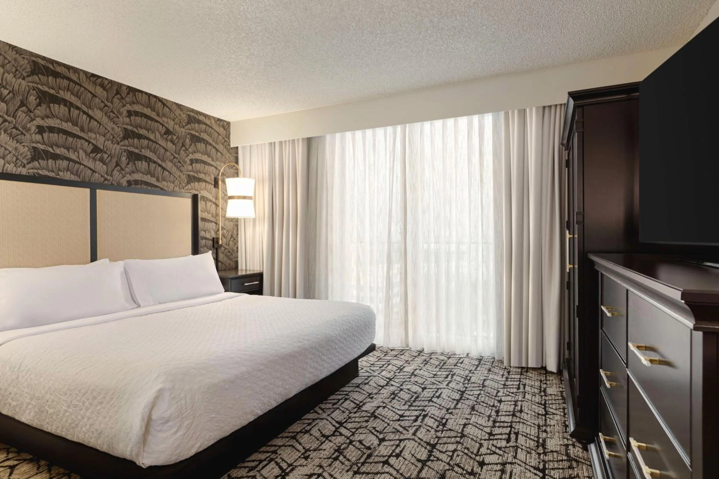 King Suite with Accessible Tub - Mobility and Hearing Access/Non-Smoking in Embassy Suites by Hilton Fort Lauderdale 17th Street