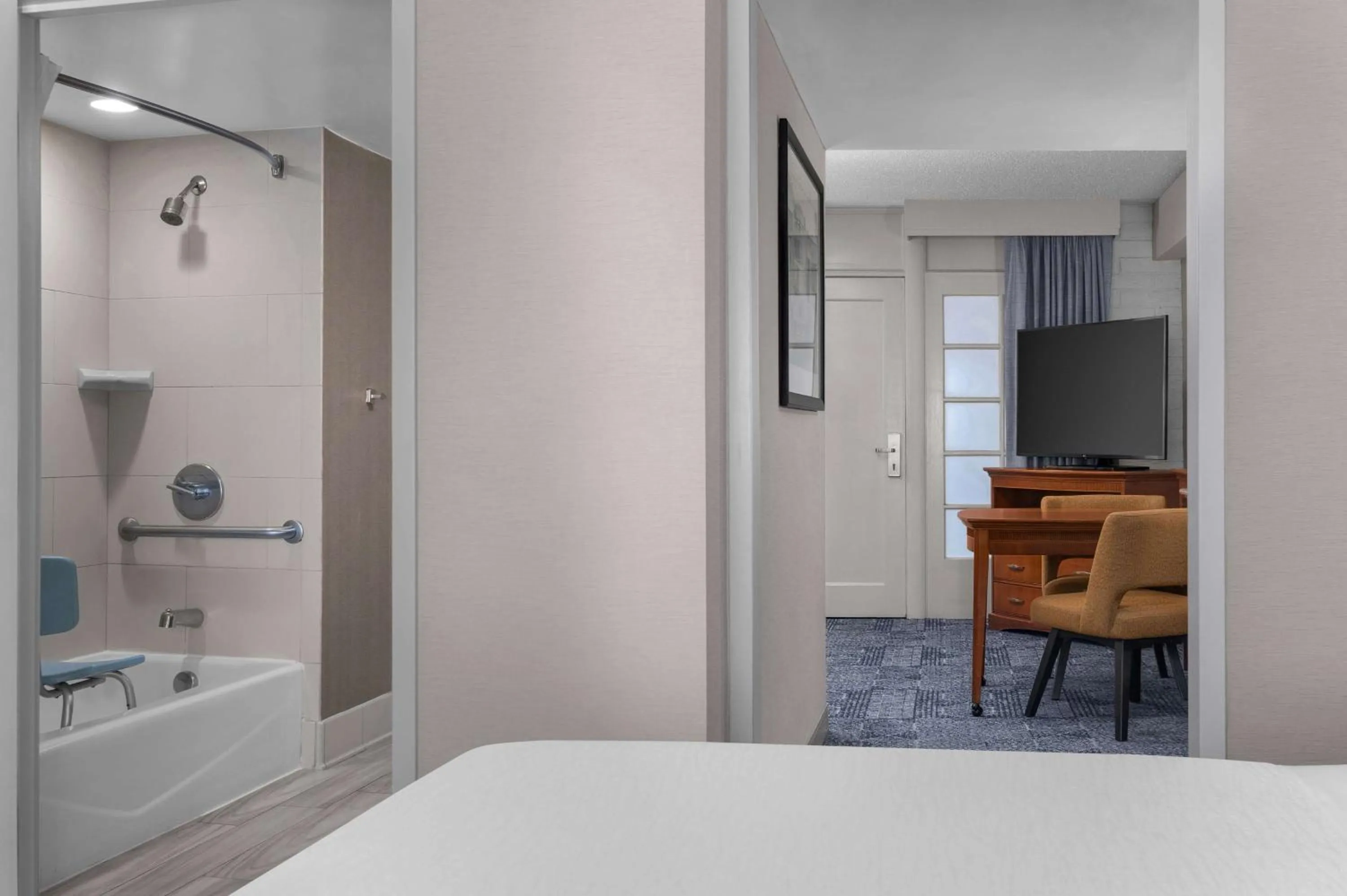 King Suite with Bath Tub - Disability Access in Embassy Suites by Hilton El Paso