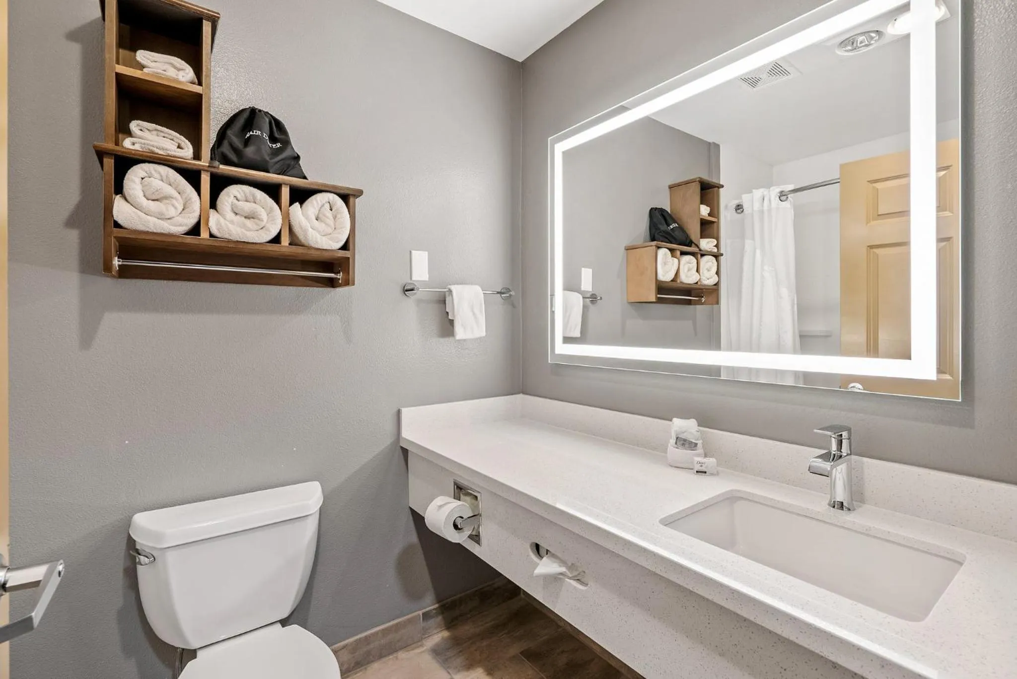 Standard Queen Room with Two Queen Beds and Tub - Mobility/Communications Accessible in Holiday Inn Express Hotel & Suites - Paso Robles by IHG