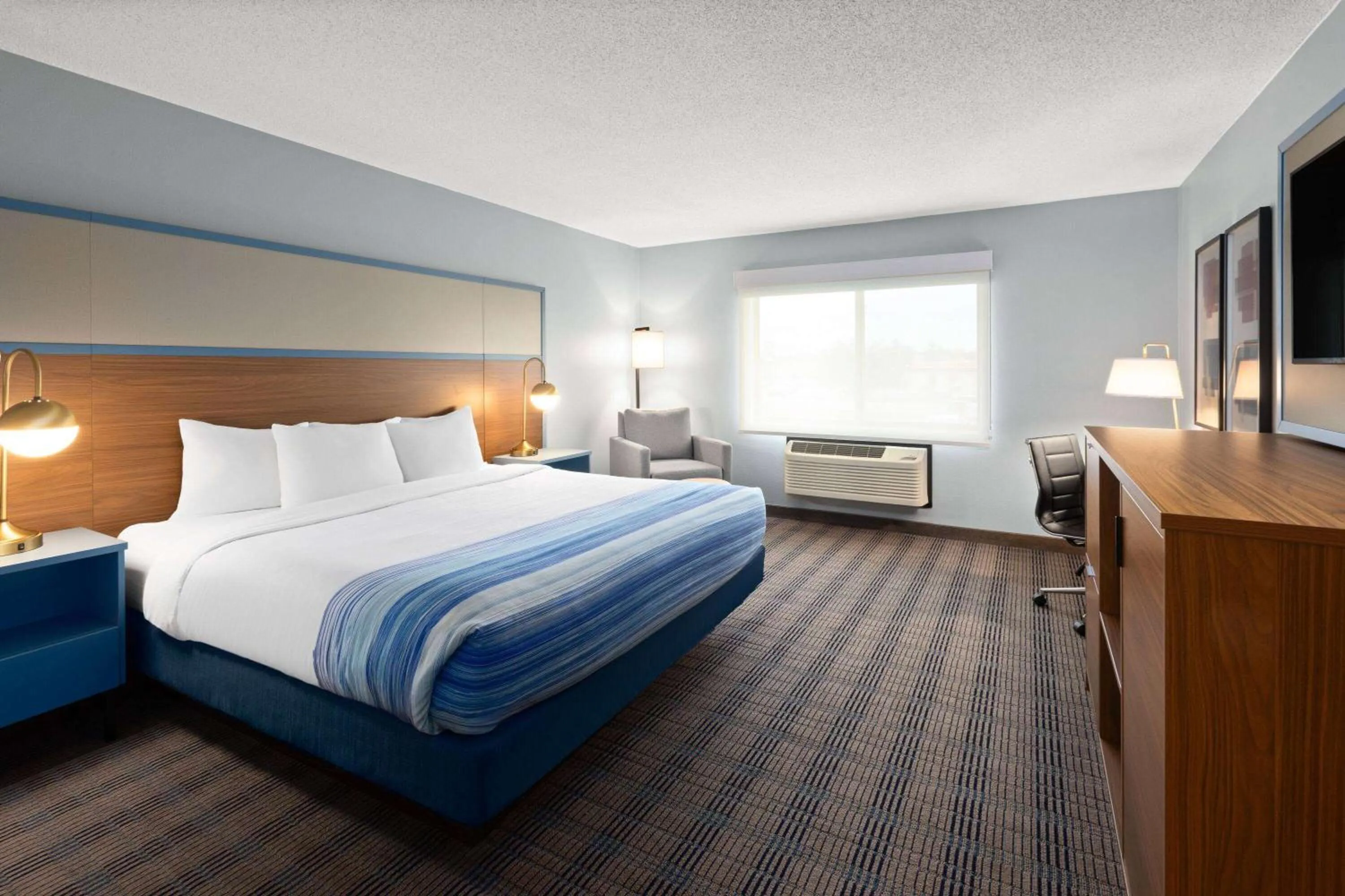 Executive King Room - Second Floor/Non-Smoking in AmericInn by Wyndham North Branch