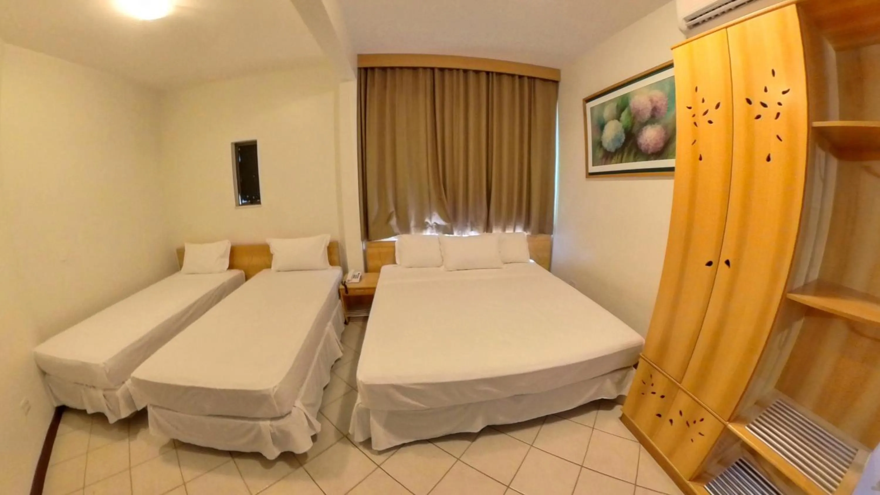 Economy Quadruple Room in Wetiga Hotel