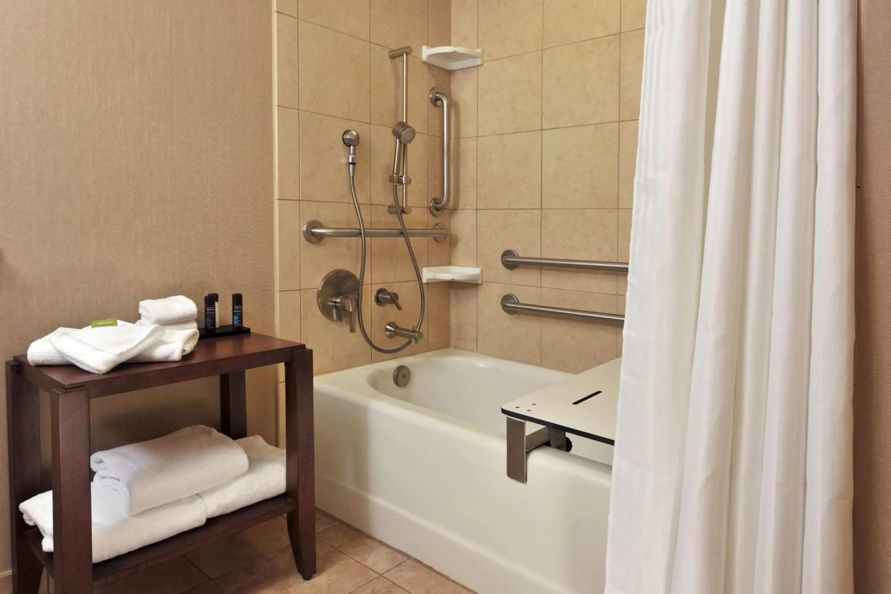 Suite with Two Double Beds - Mobility and Hearing Access/Non-Smoking in Embassy Suites Des Moines Downtown