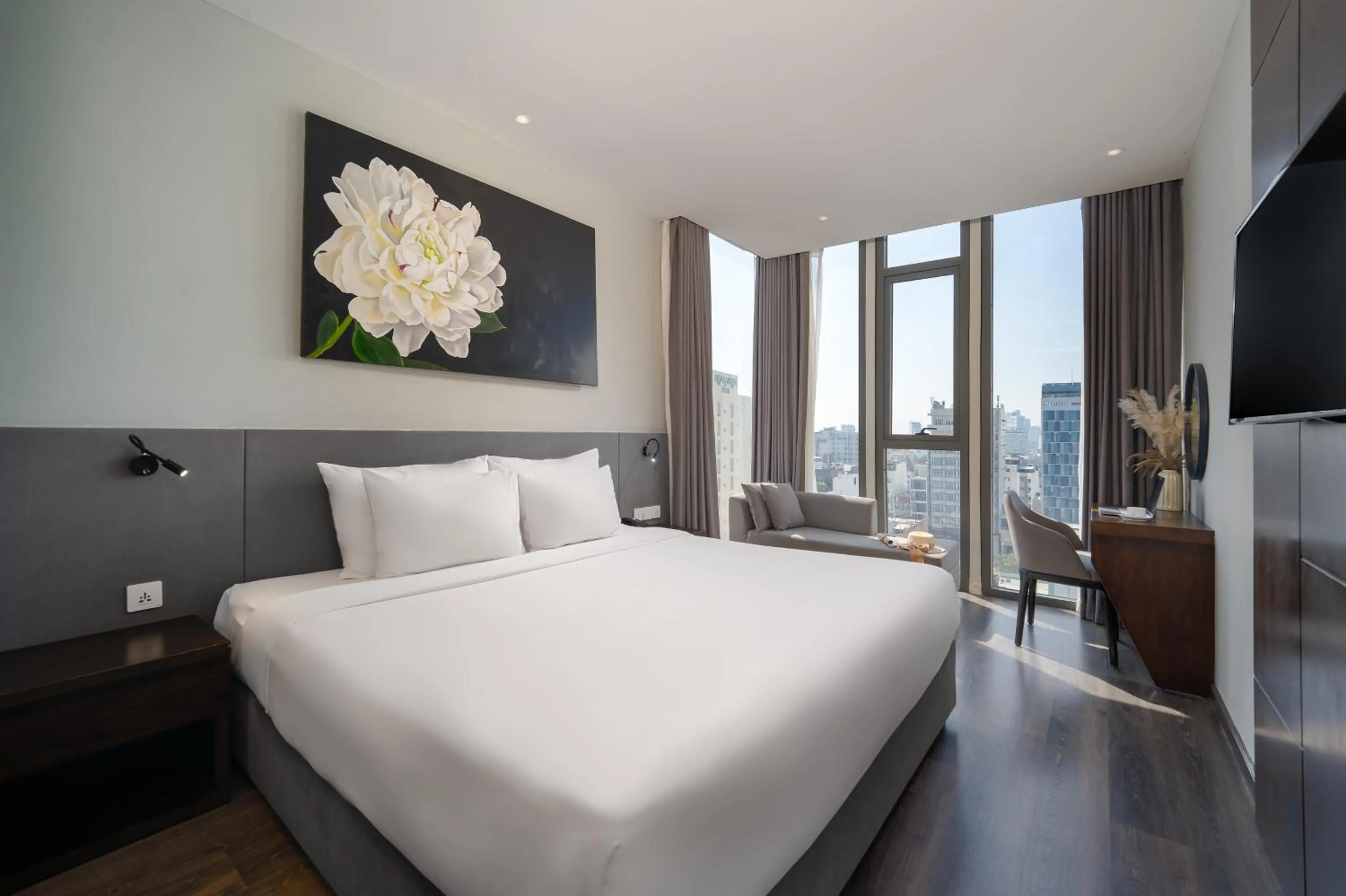 Deluxe King Room with Bathtub in Everland Hotel