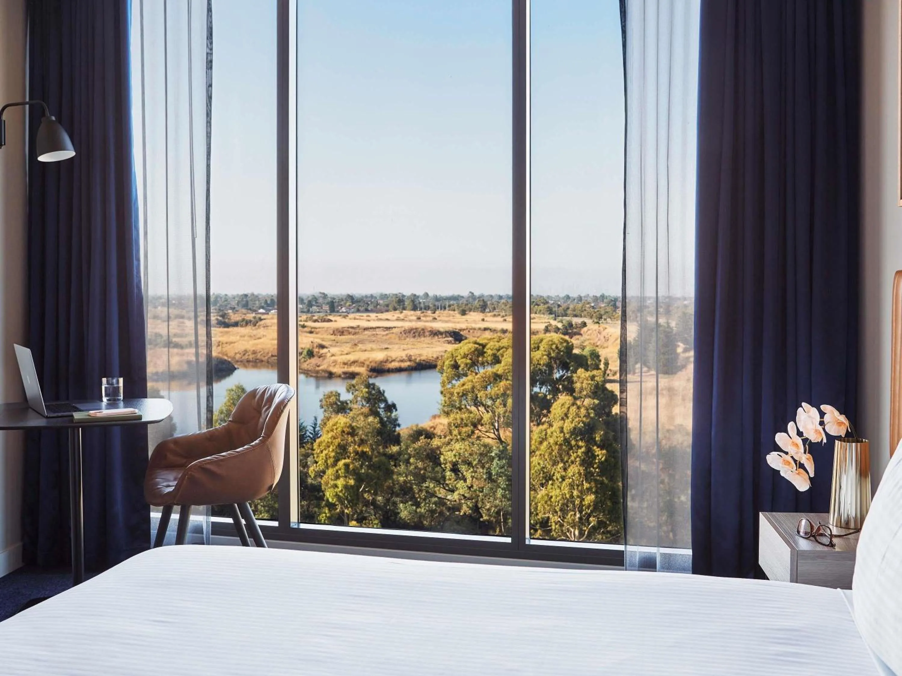Deluxe Room King in Mantra Melbourne Epping