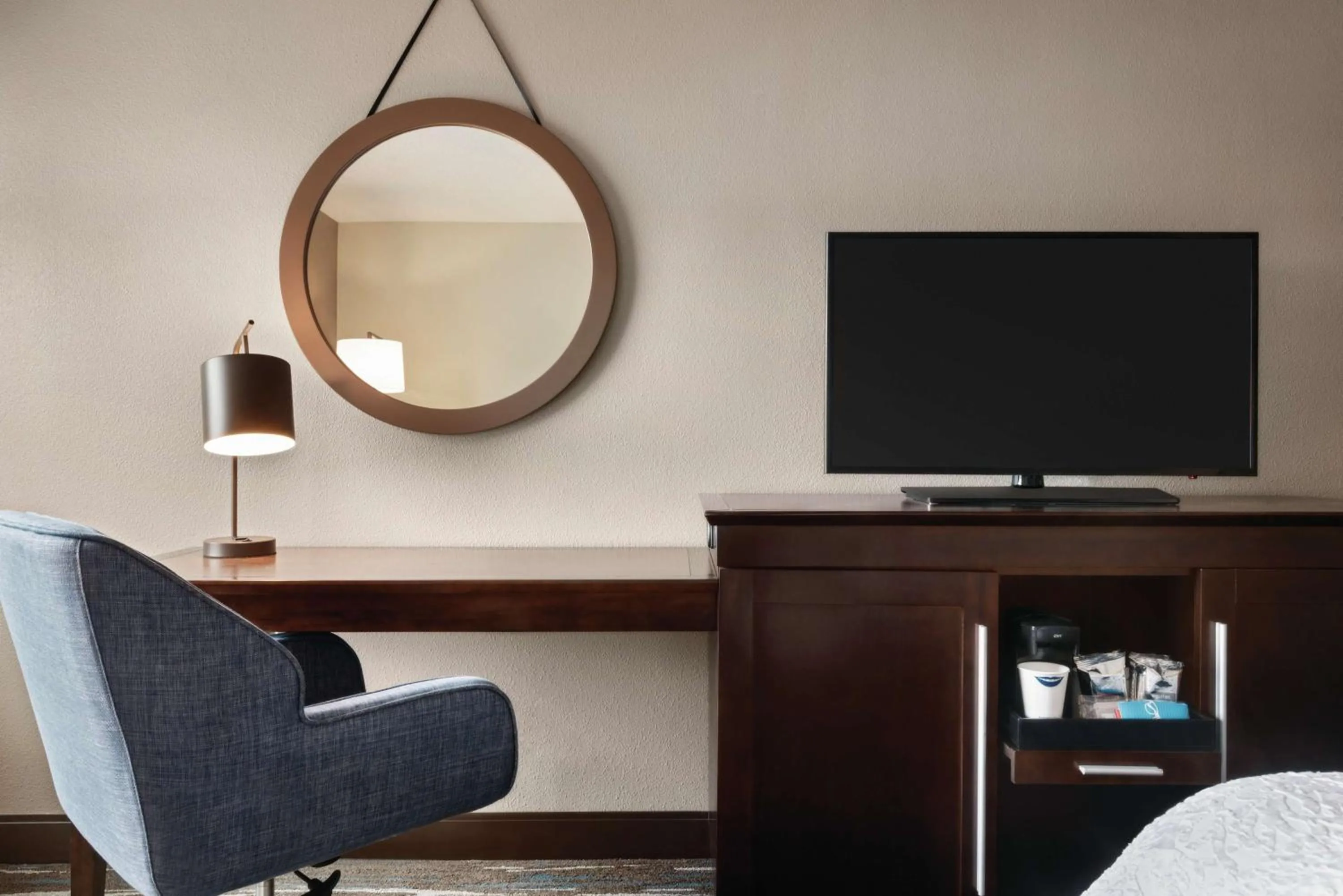 King Room with King Bed - Non-Smoking in Hampton Inn & Suites Fort Wayne-North