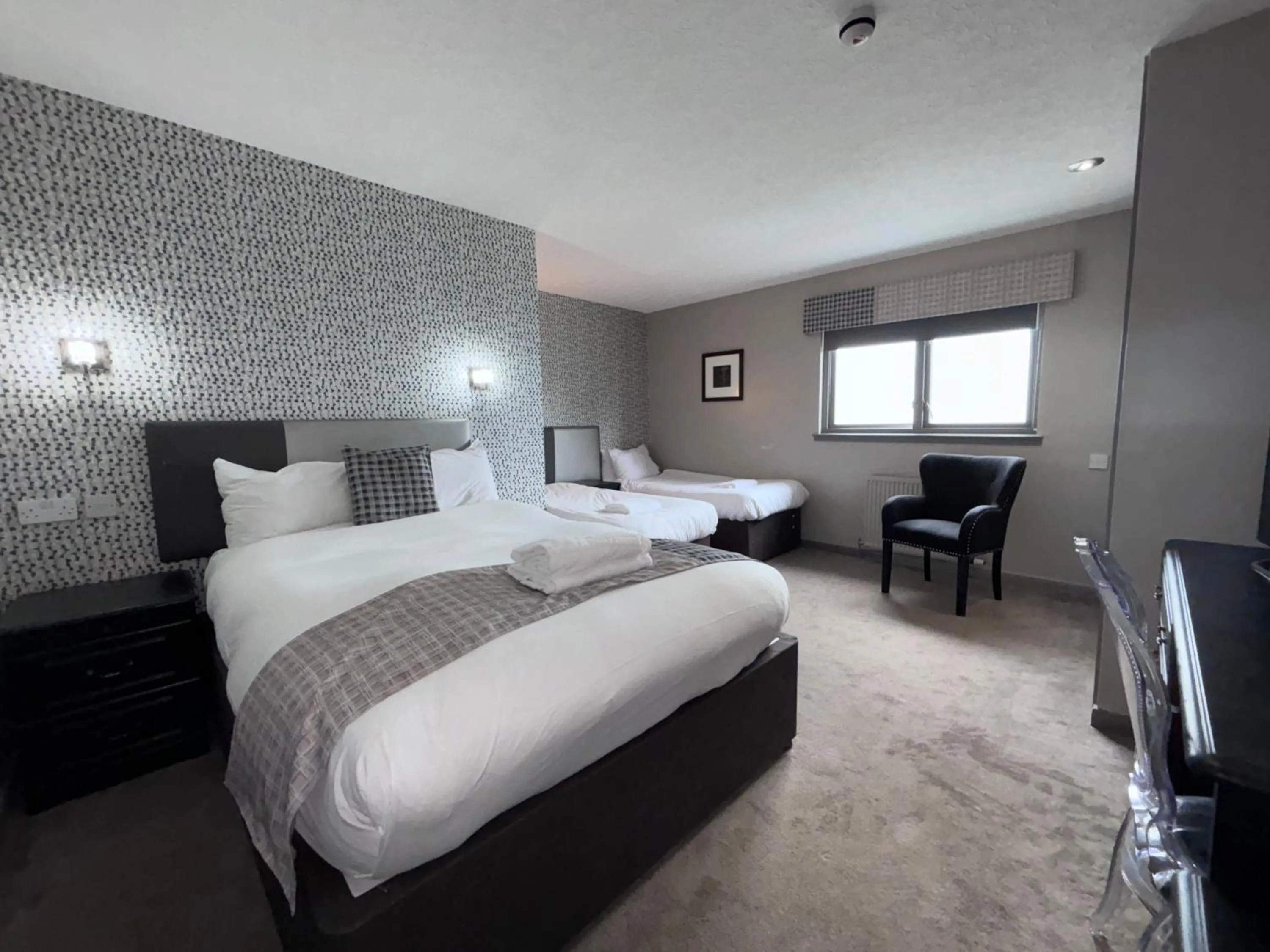 Family Room (2 Adults + 1 Child) - single occupancy in Richmond Park Hotel