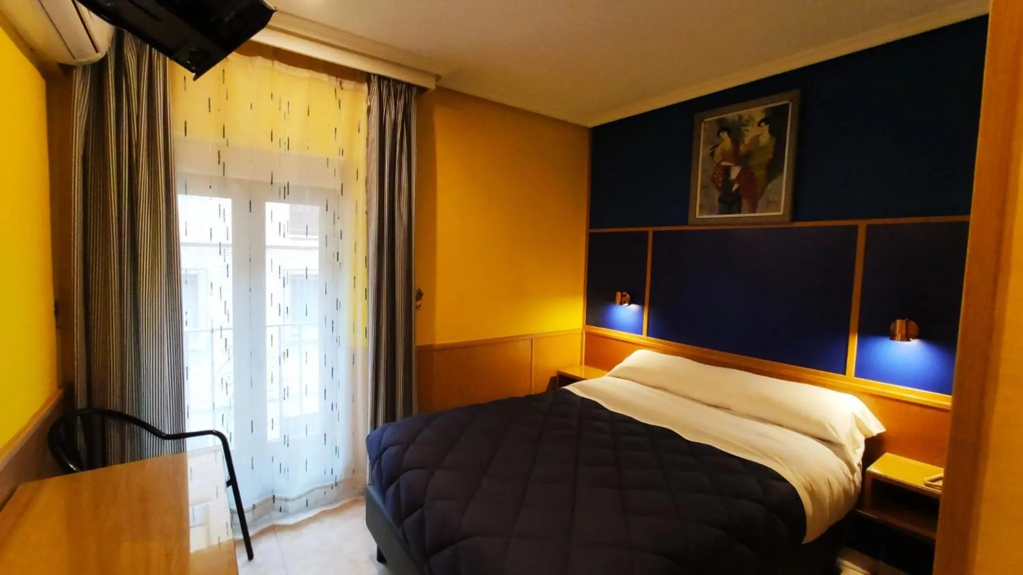 Double Room with Balcony in Trípolis Toledo