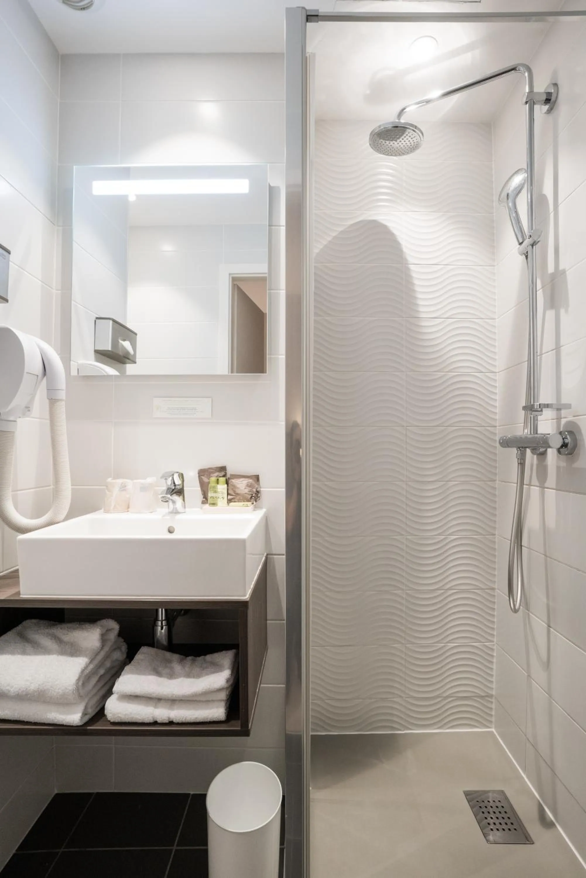 Standard Double Room in Hotel de Flore - Montmartre