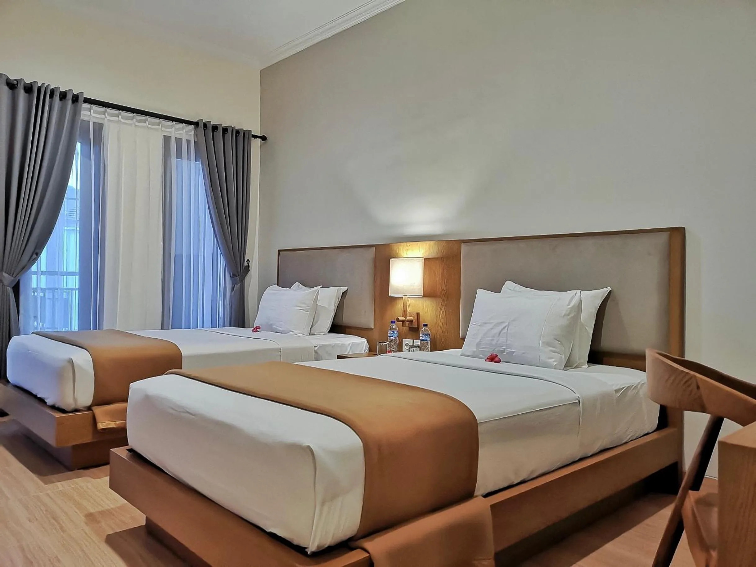 Deluxe Twin Room in Perissos Echo Beach