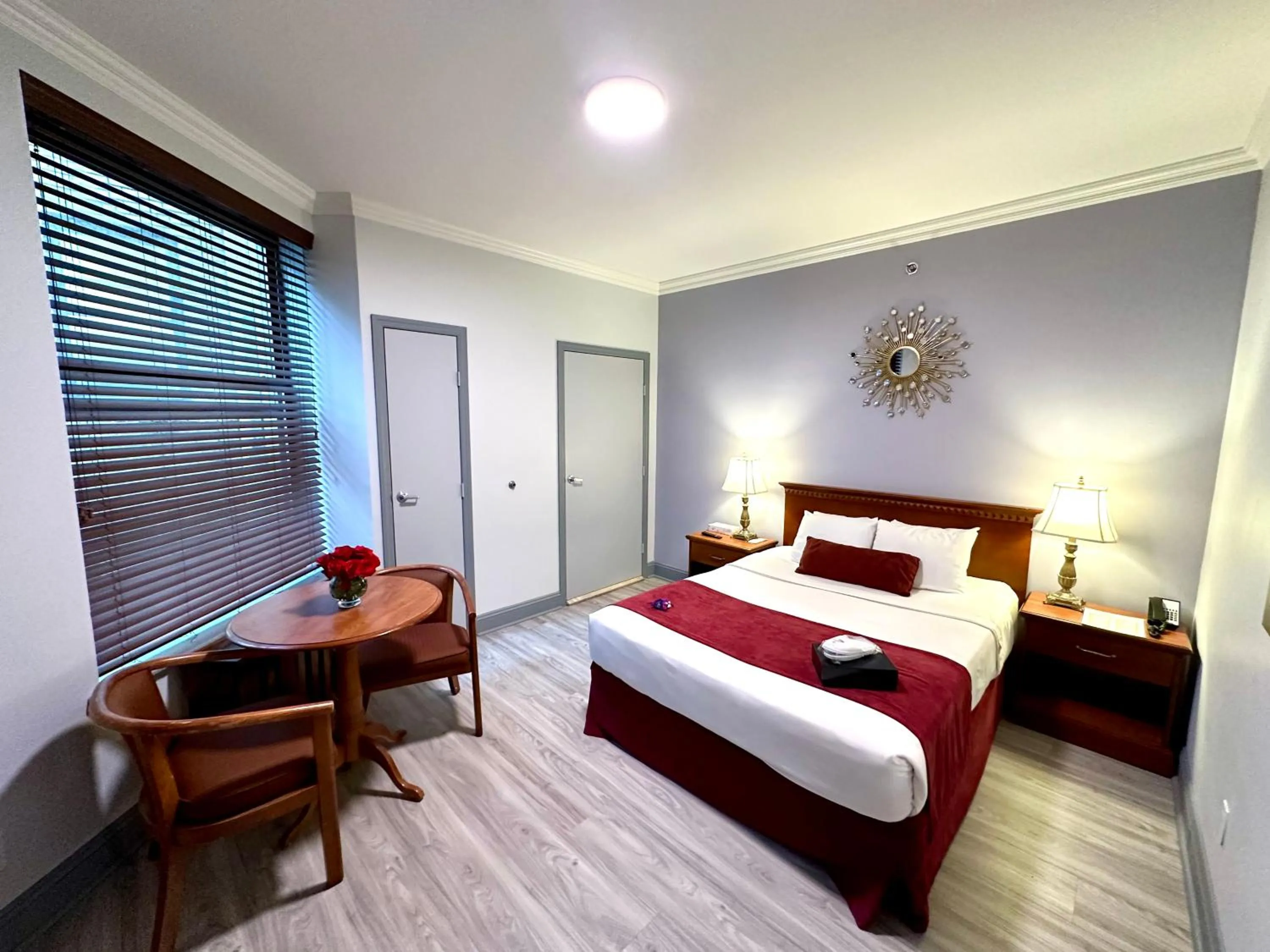 One Queen Bed Room, Accessible in Hotel St. James
