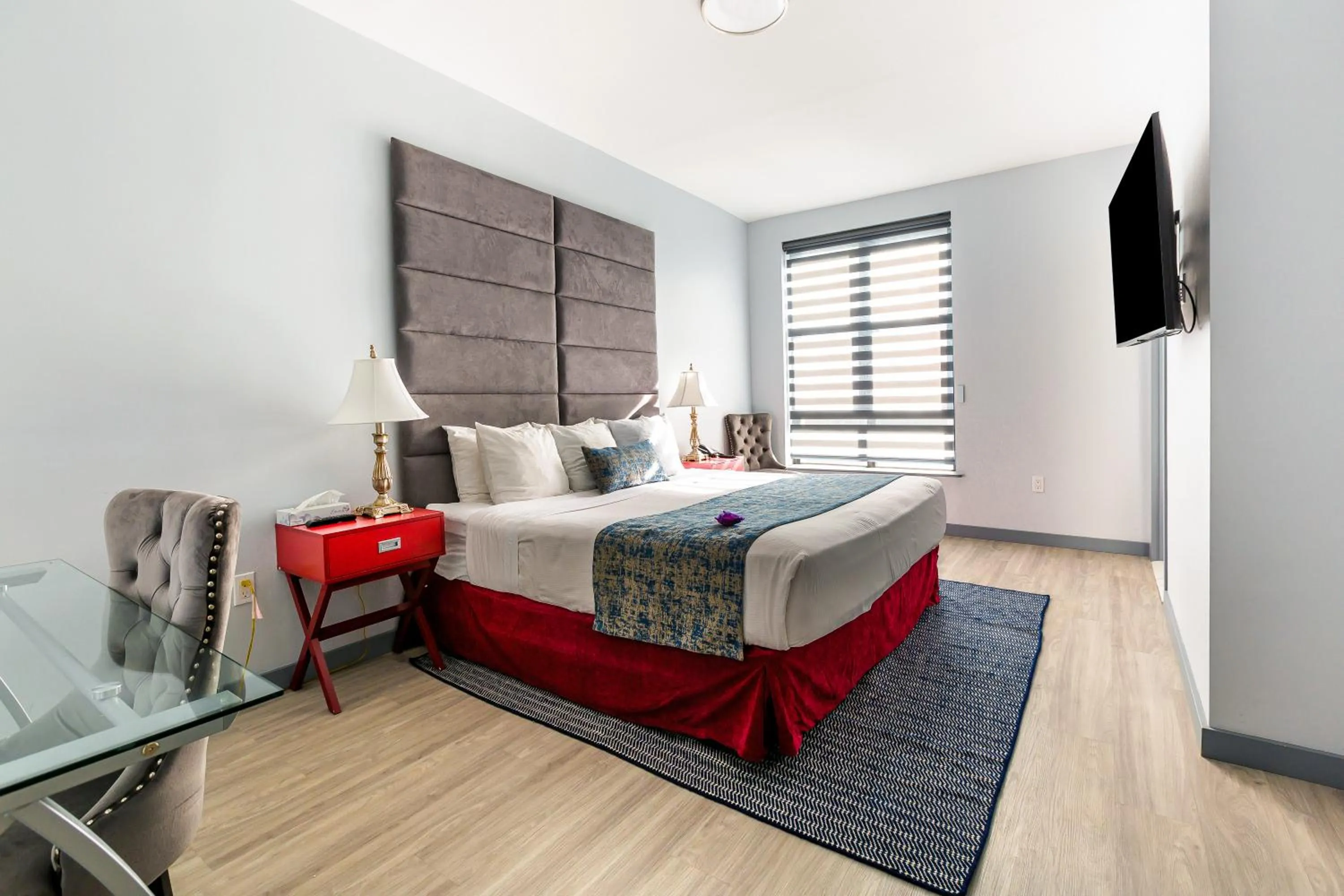 One King Bed Room, Accessible in Hotel St. James