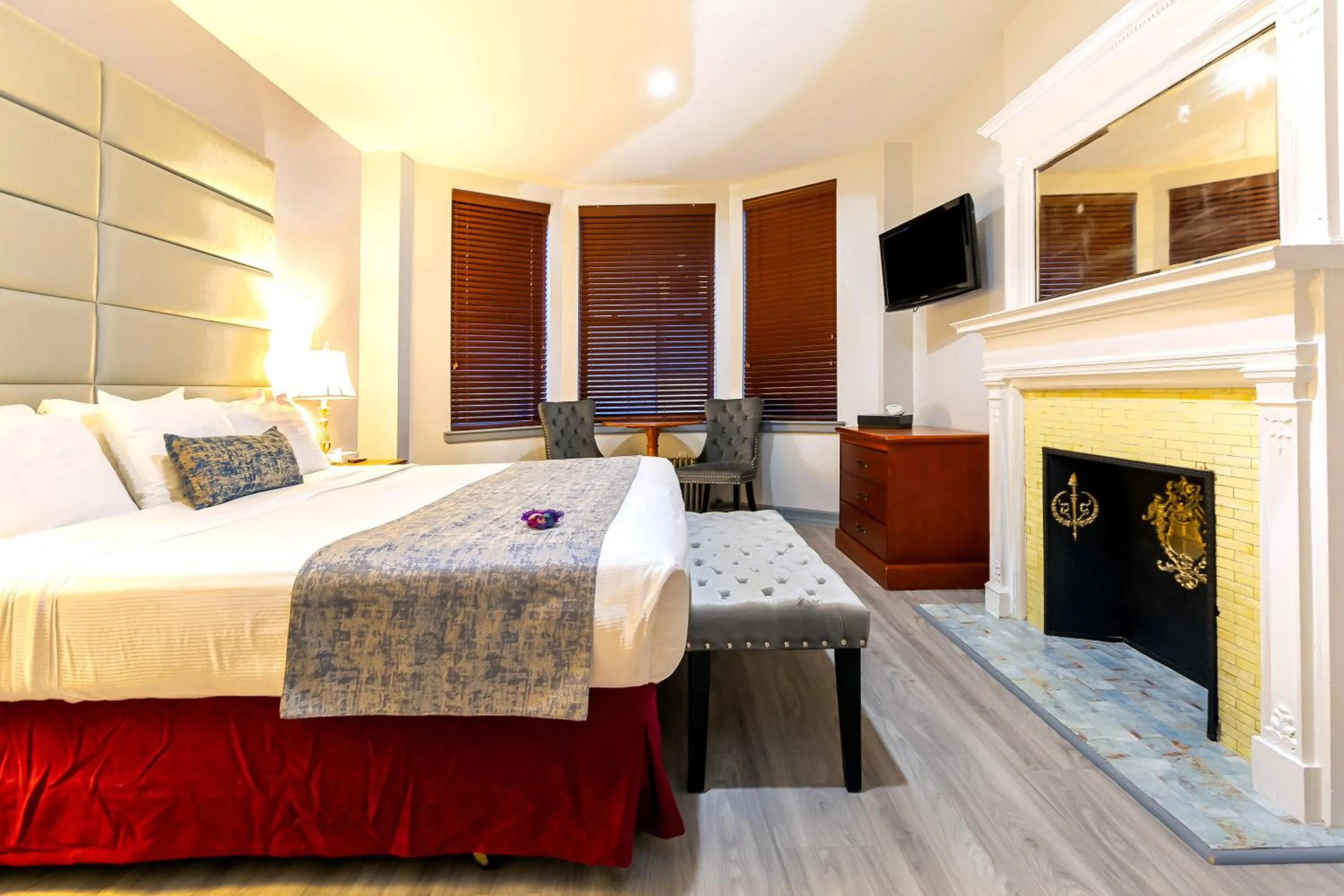 One King Bed Room in Hotel St. James