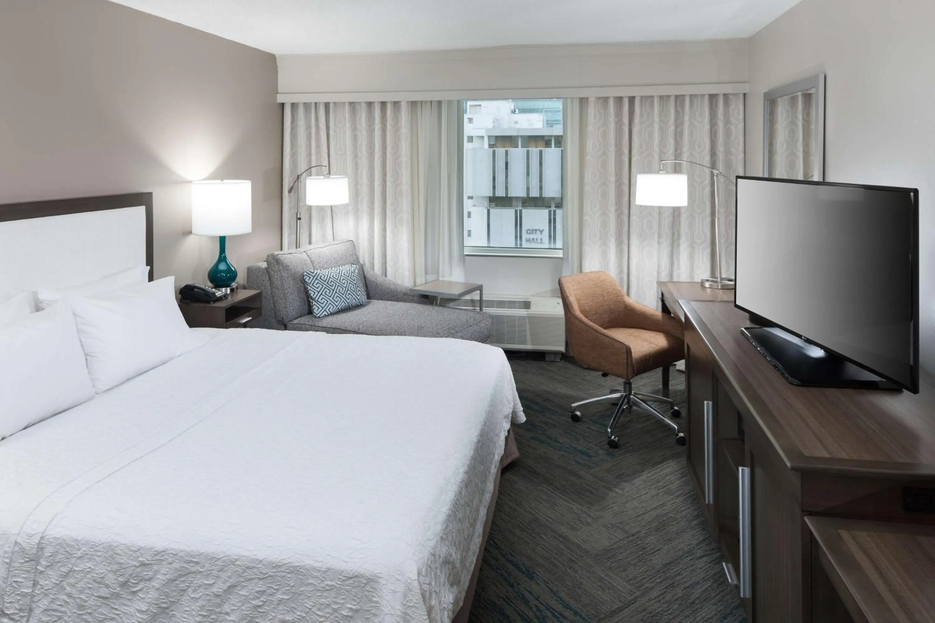 King Room - Mobility Access/Non-Smoking in Hampton Inn Fort Lauderdale Downtown Las Olas Area