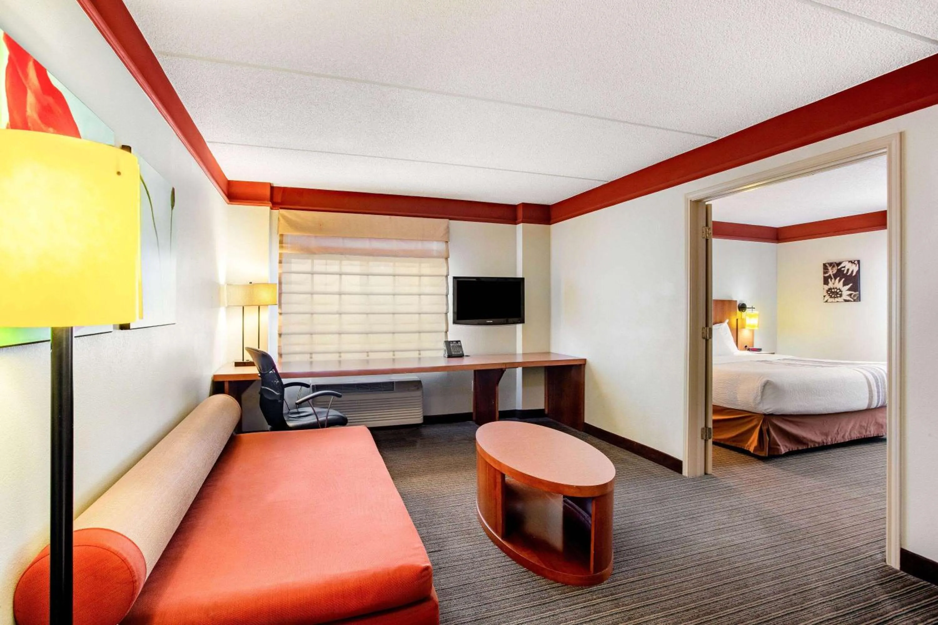 Deluxe King Suite in La Quinta by Wyndham Raleigh/Durham Southpoint