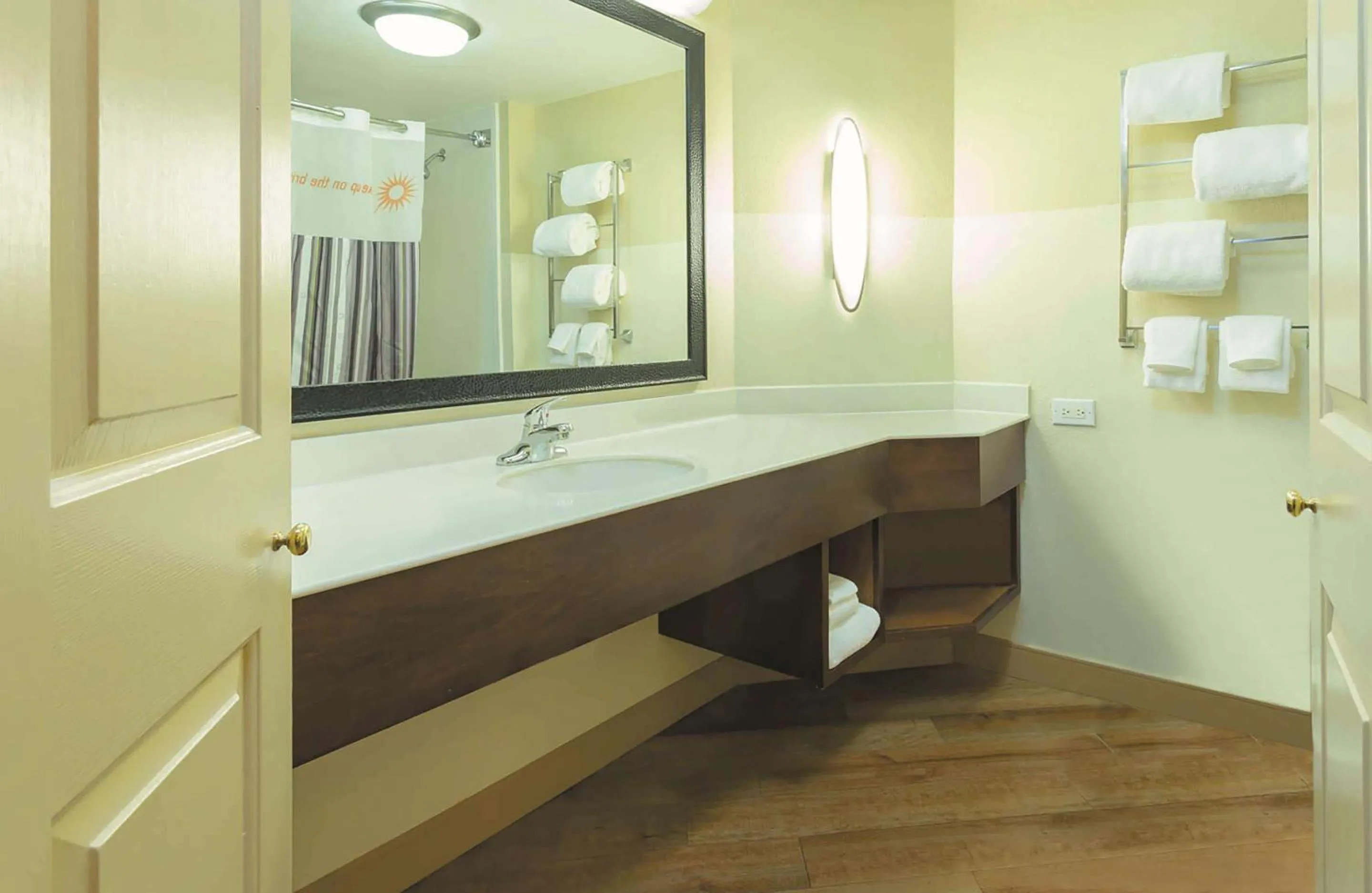 Deluxe Double Room with Two Double Beds - Non-Smoking in La Quinta by Wyndham Raleigh/Durham Southpoint