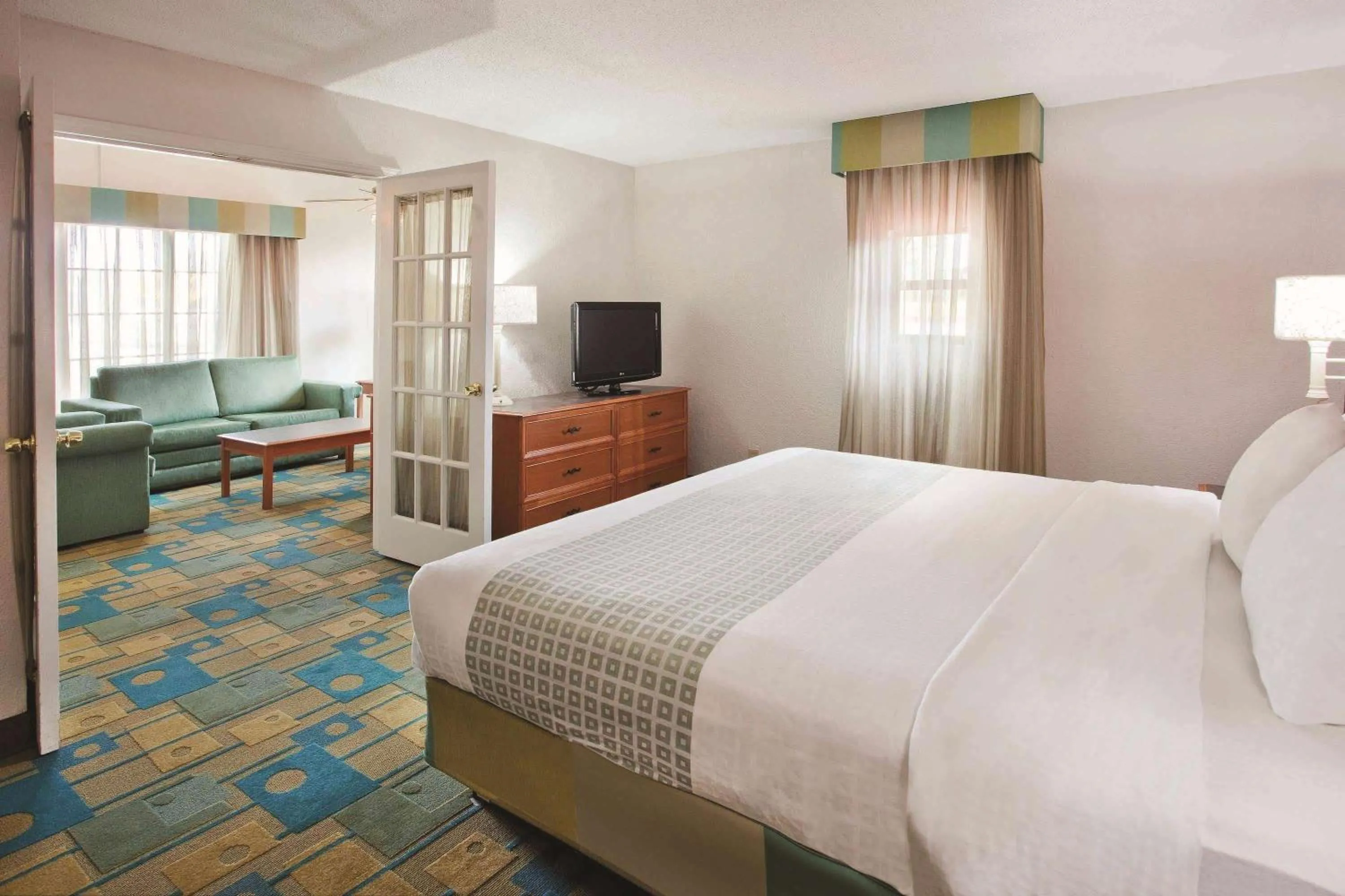 One-Bedroom King Suite - Non-Smoking in La Quinta Inn by Wyndham Savannah Midtown