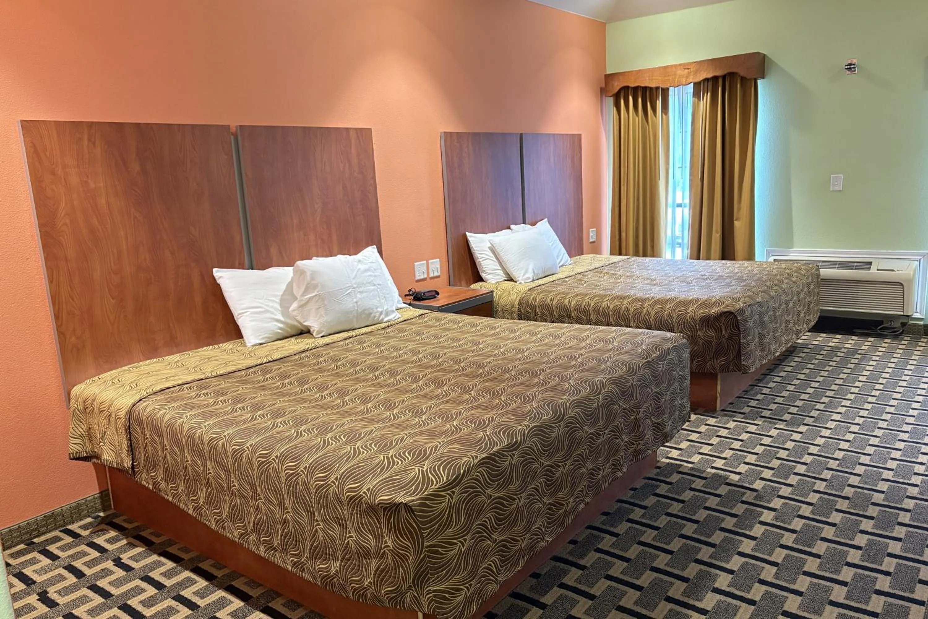 2 King Bed in Regency Inn & Suites By Capital O Houston IAH Airport
