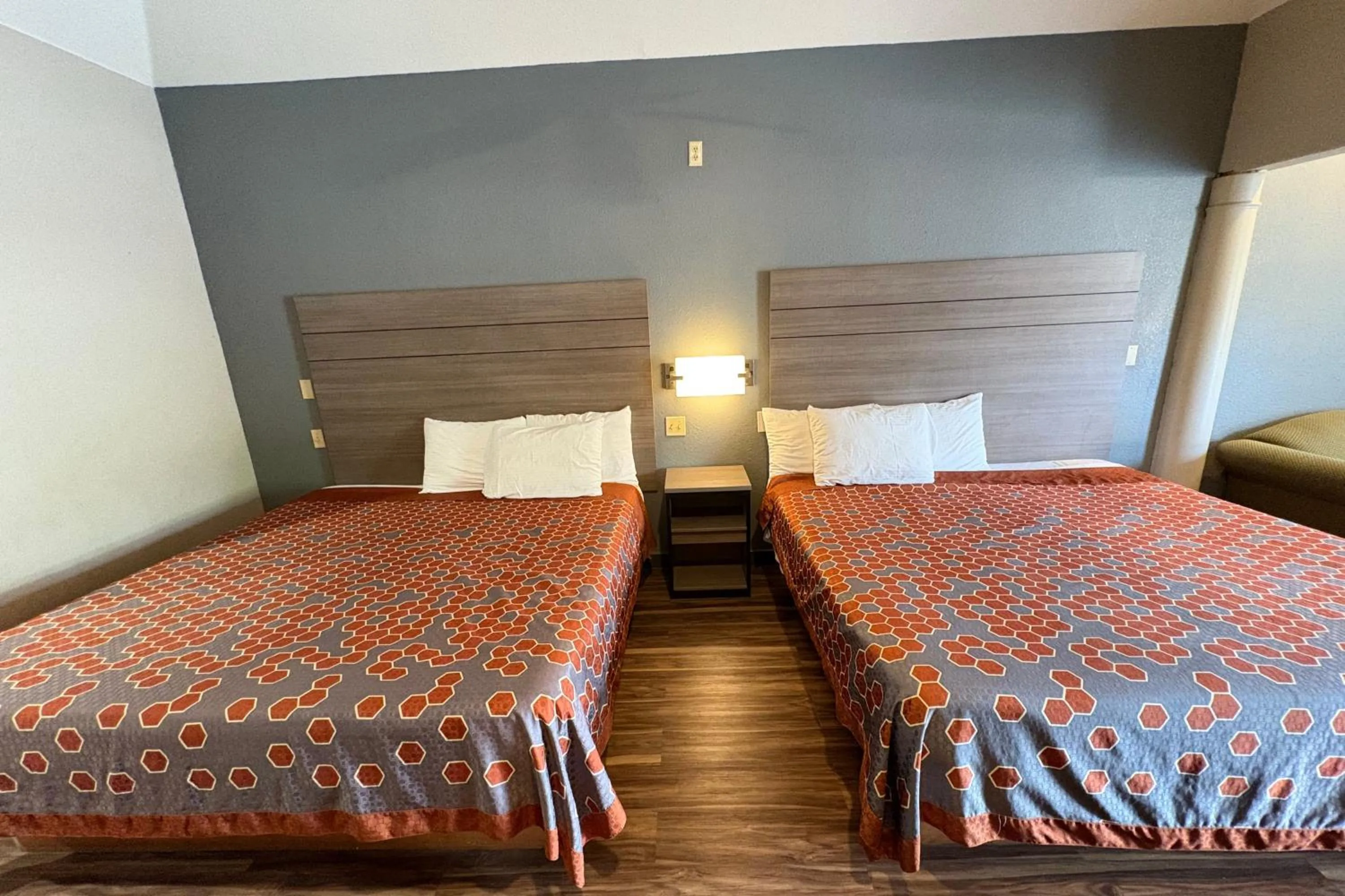 2 King Beds Smoking with Kitchenette in Regency Inn & Suites By Capital O Houston IAH Airport