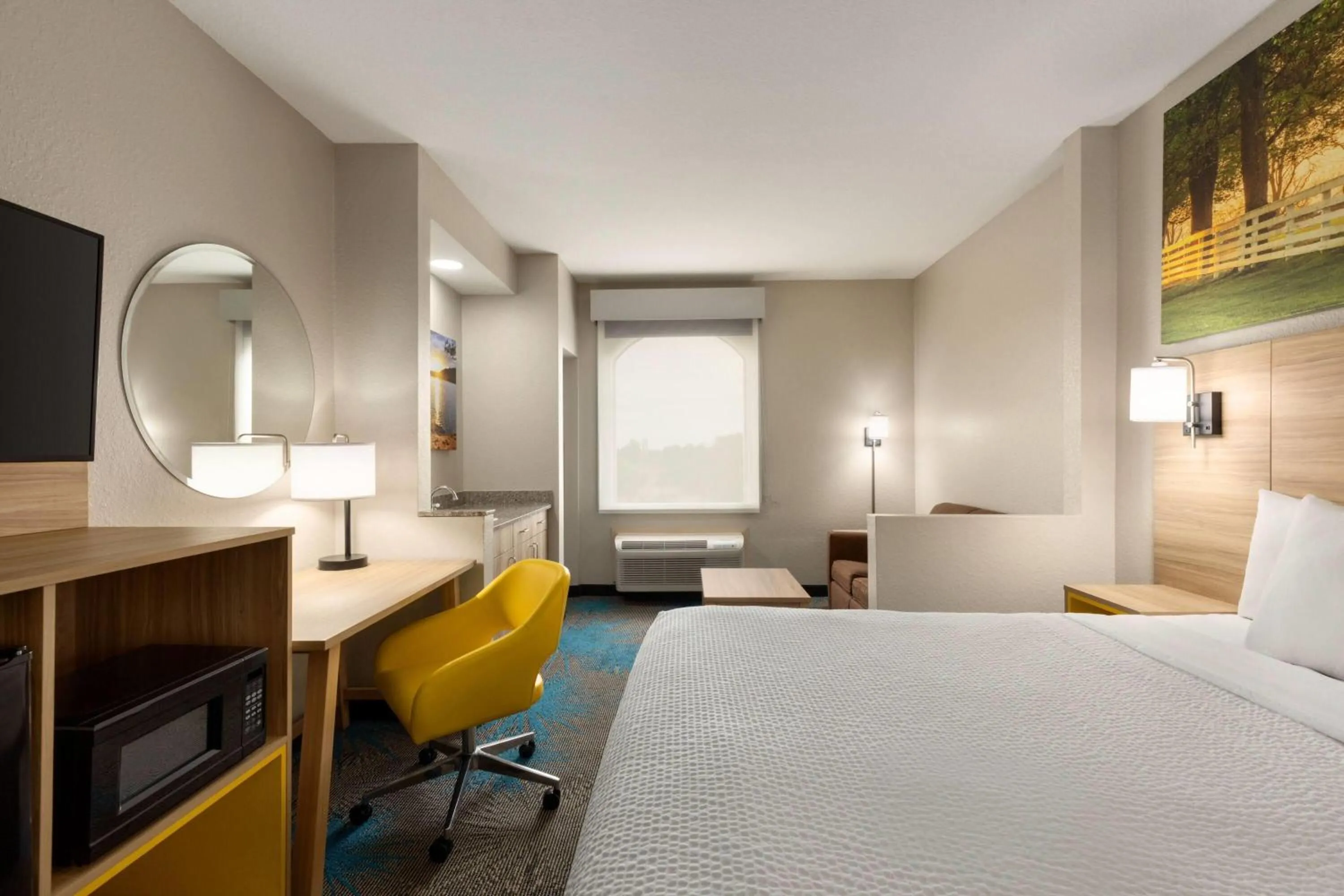 King Studio - Non-Smoking in Days Inn & Suites by Wyndham Prattville-Montgomery