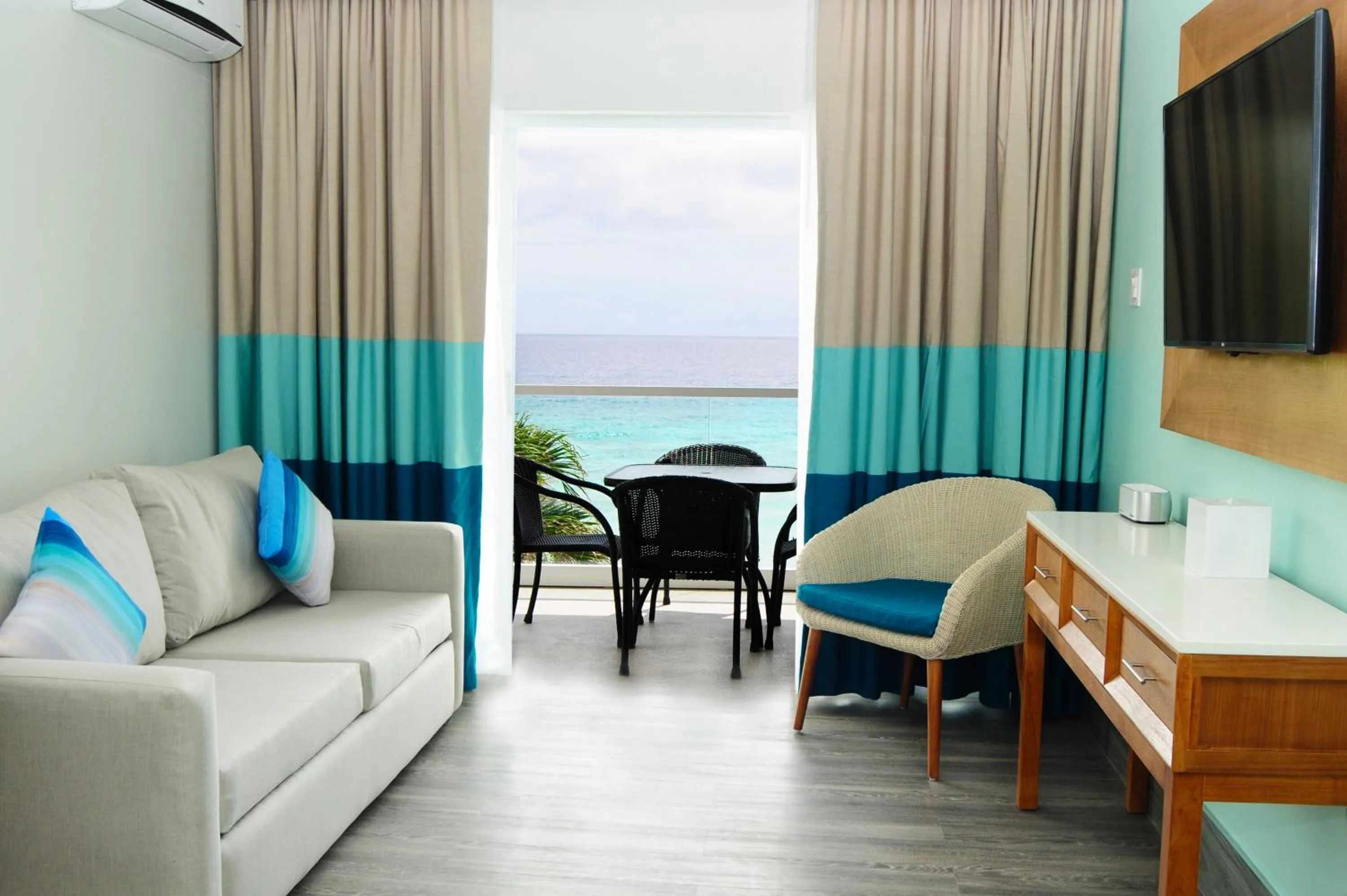 One Bedroom Suite with Oceanview in South Gap Hotel