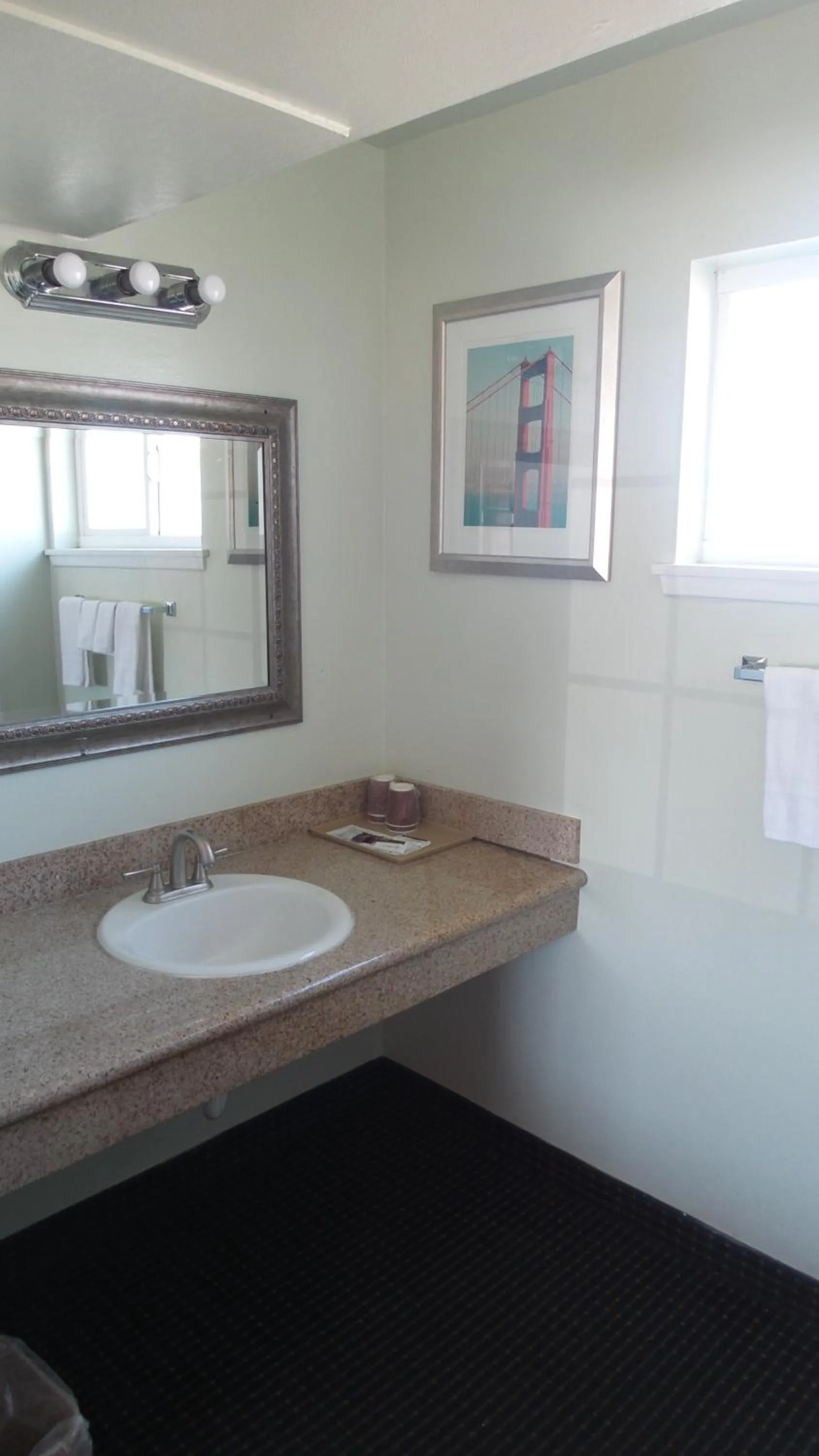 Queen Room in Holiday Motel Oakdale