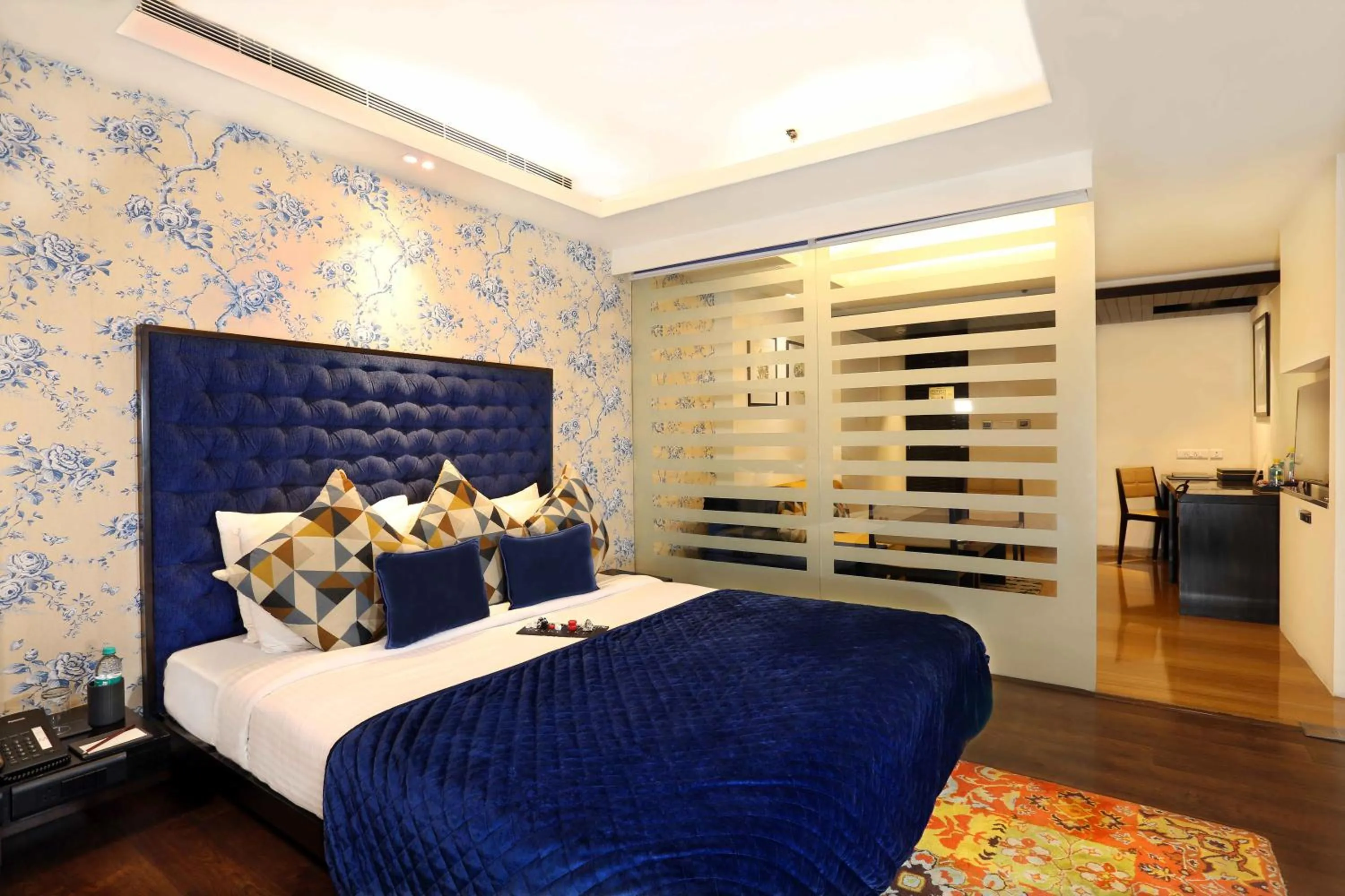 Suite in Mosaic Original,Noida