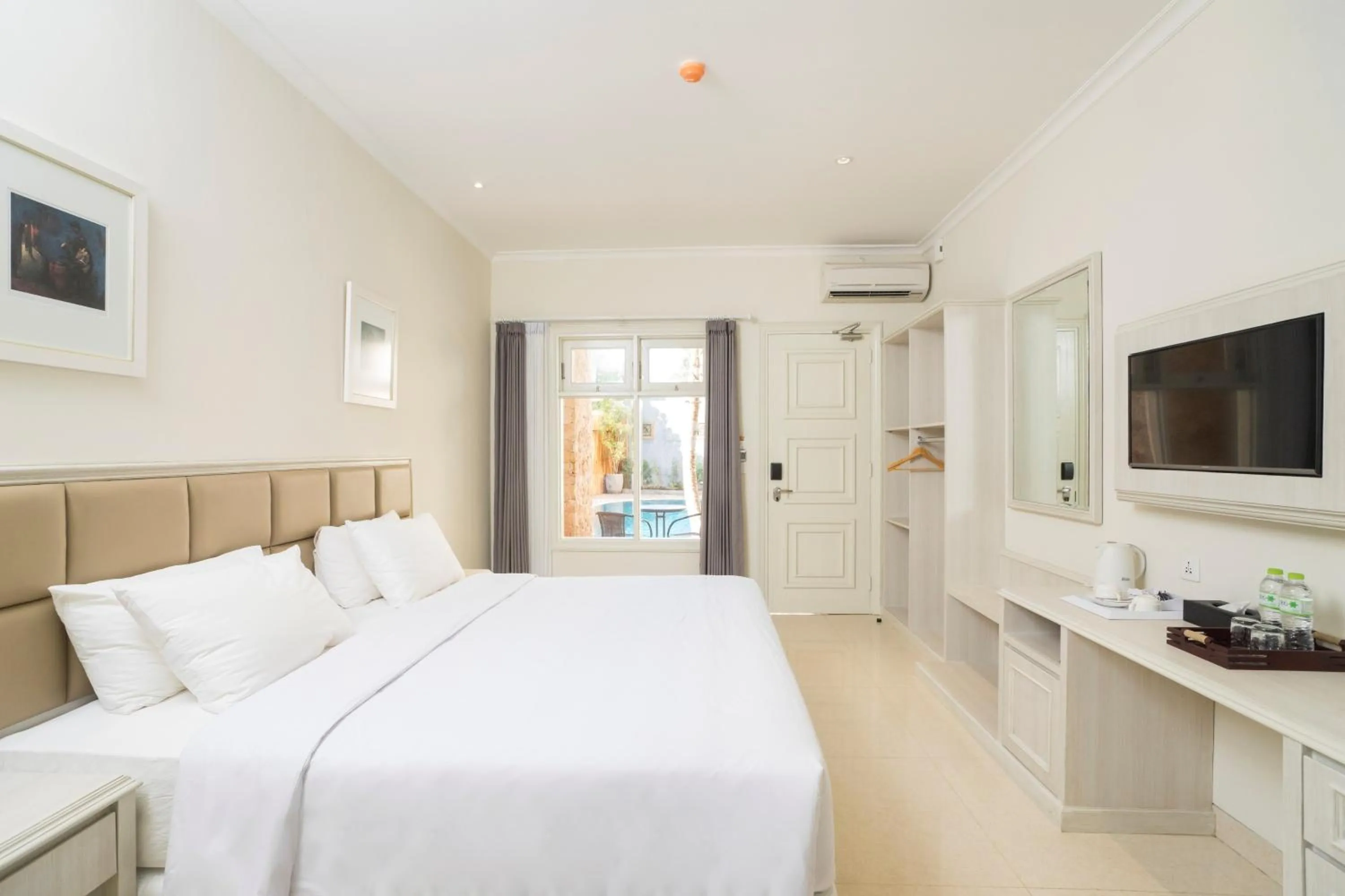 Deluxe Double or Twin Room in Alron Hotel Kuta Powered by Archipelago