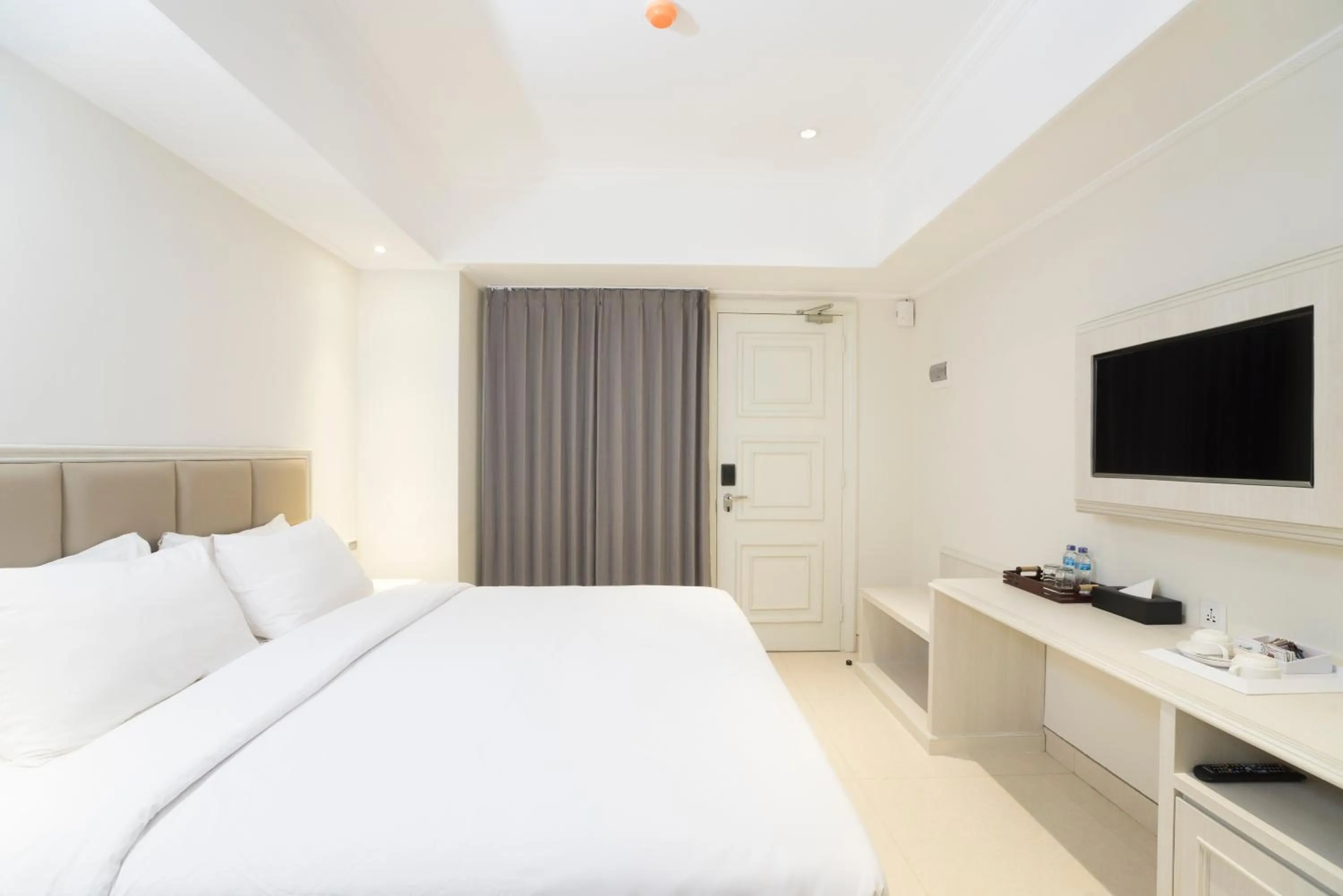 Superior Double Room in Alron Hotel Kuta Powered by Archipelago