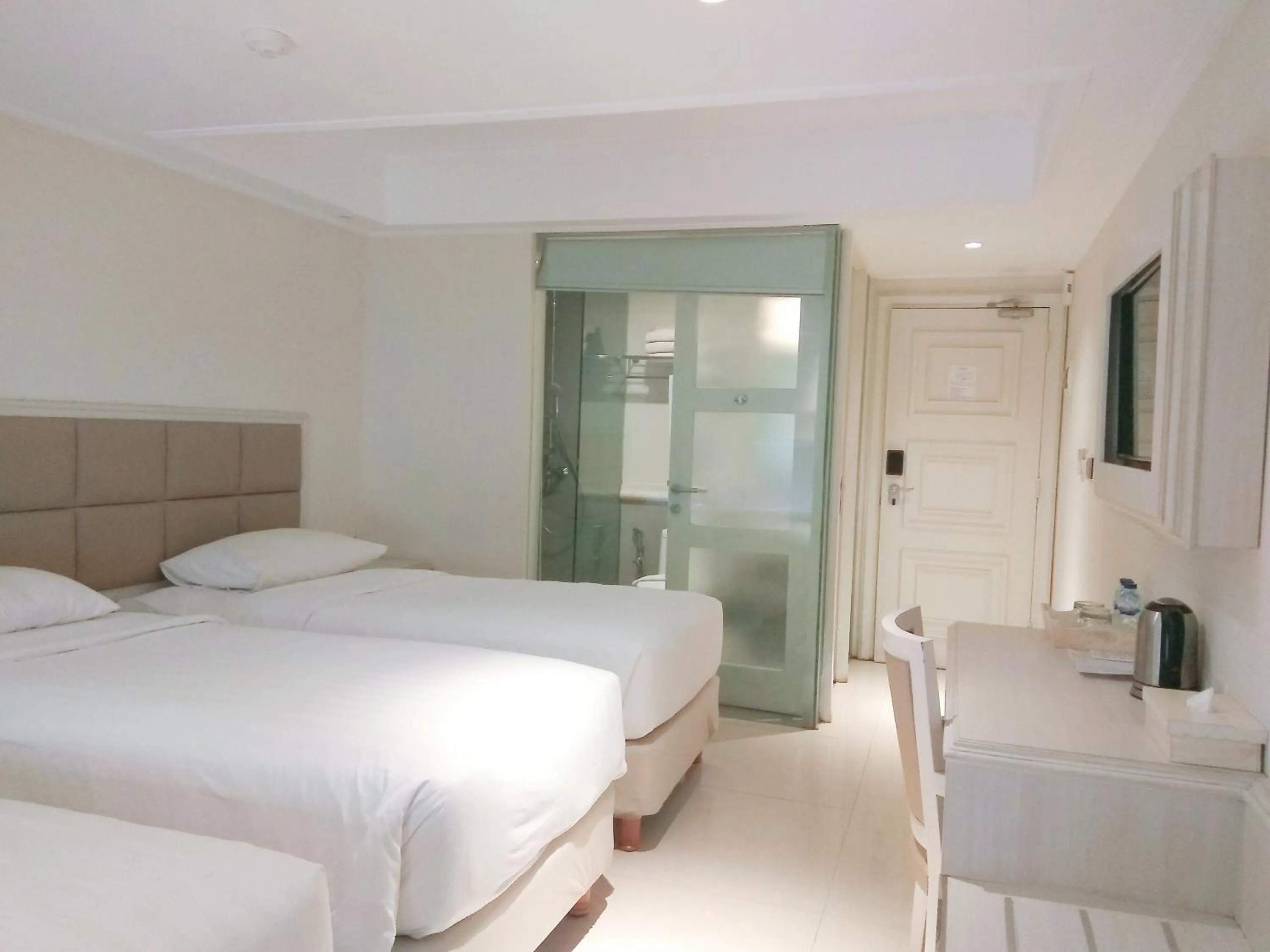 Triple Room in Alron Hotel Kuta Powered by Archipelago