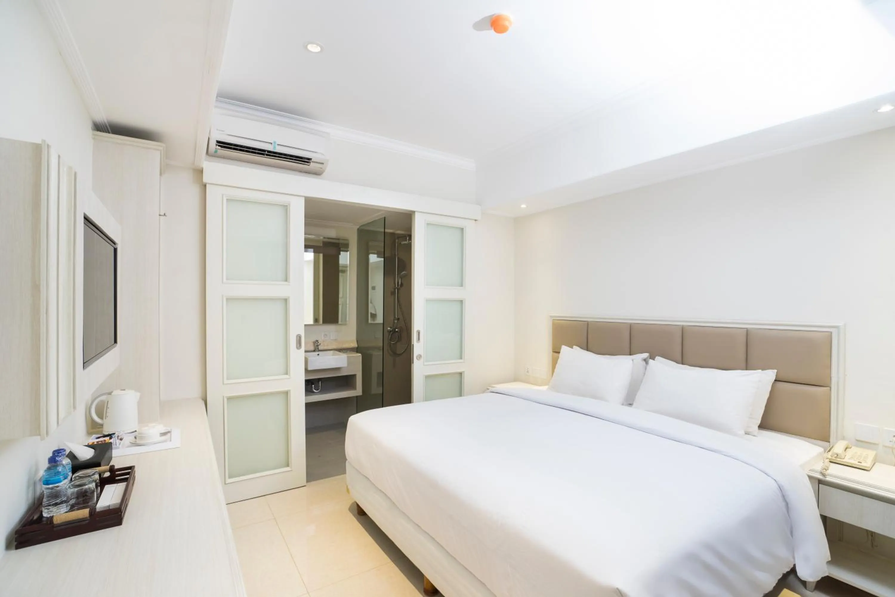 Superior Double Room in Alron Hotel Kuta Powered by Archipelago