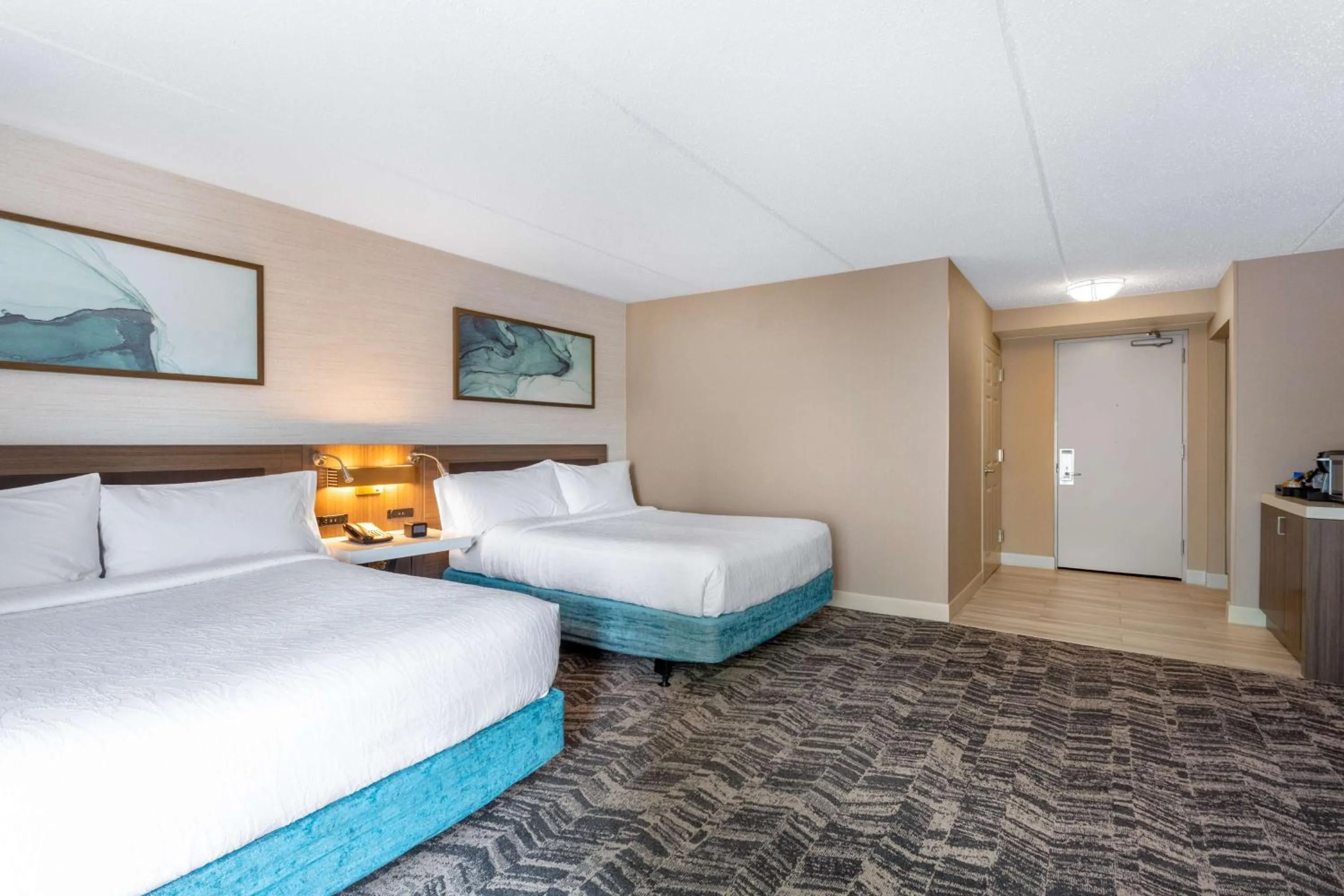 Queen Room with Two Queen Beds - Mobility Access in Hilton Garden Inn Islip/MacArthur Airport