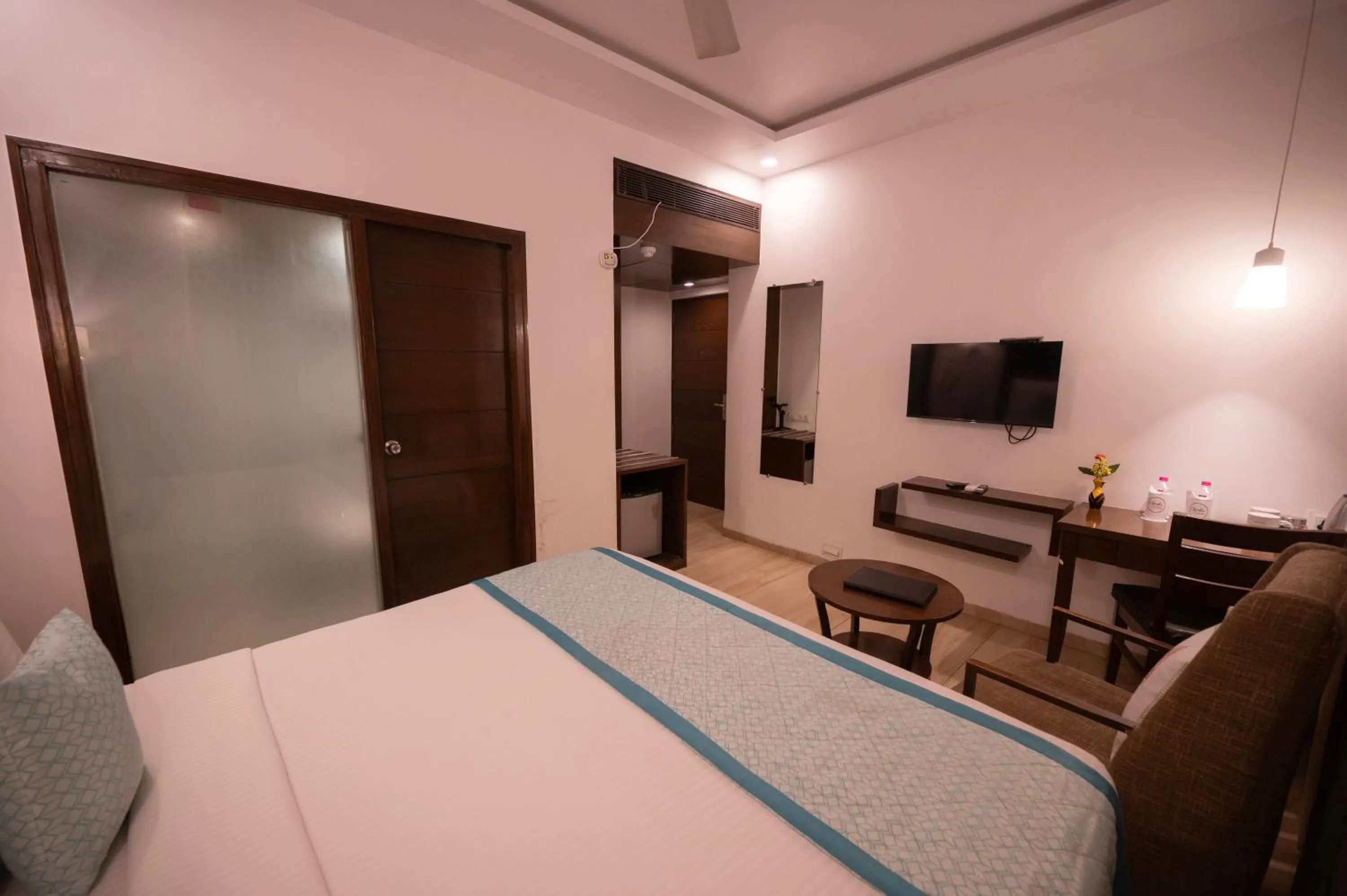Deluxe Double Room: 10% Discount On F&B, Early check-in & Late check-out-02Hrs in Hotel Clarks Collection Bhavnagar