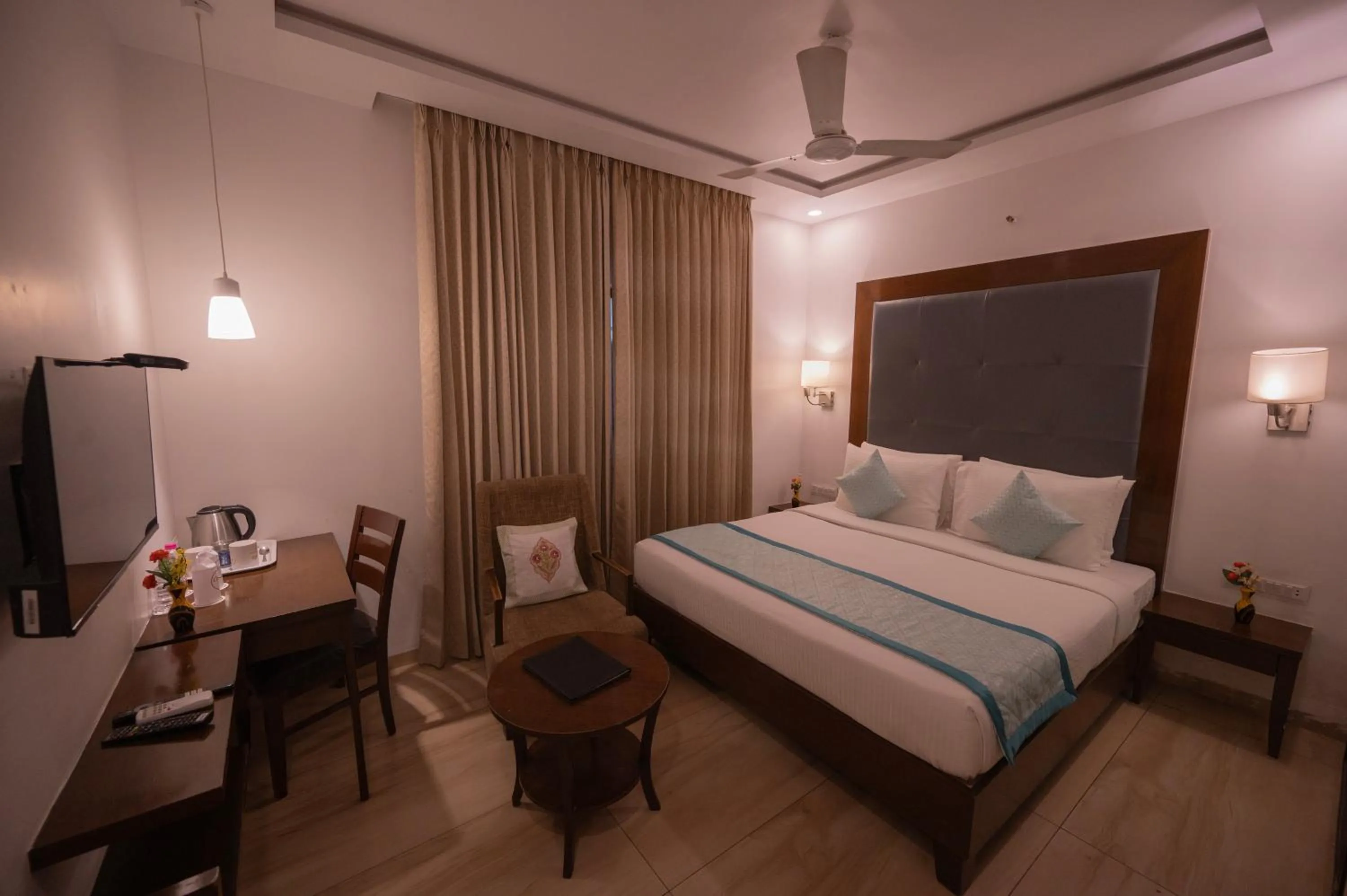 Deluxe Double Room in Hotel Clarks Collection Bhavnagar