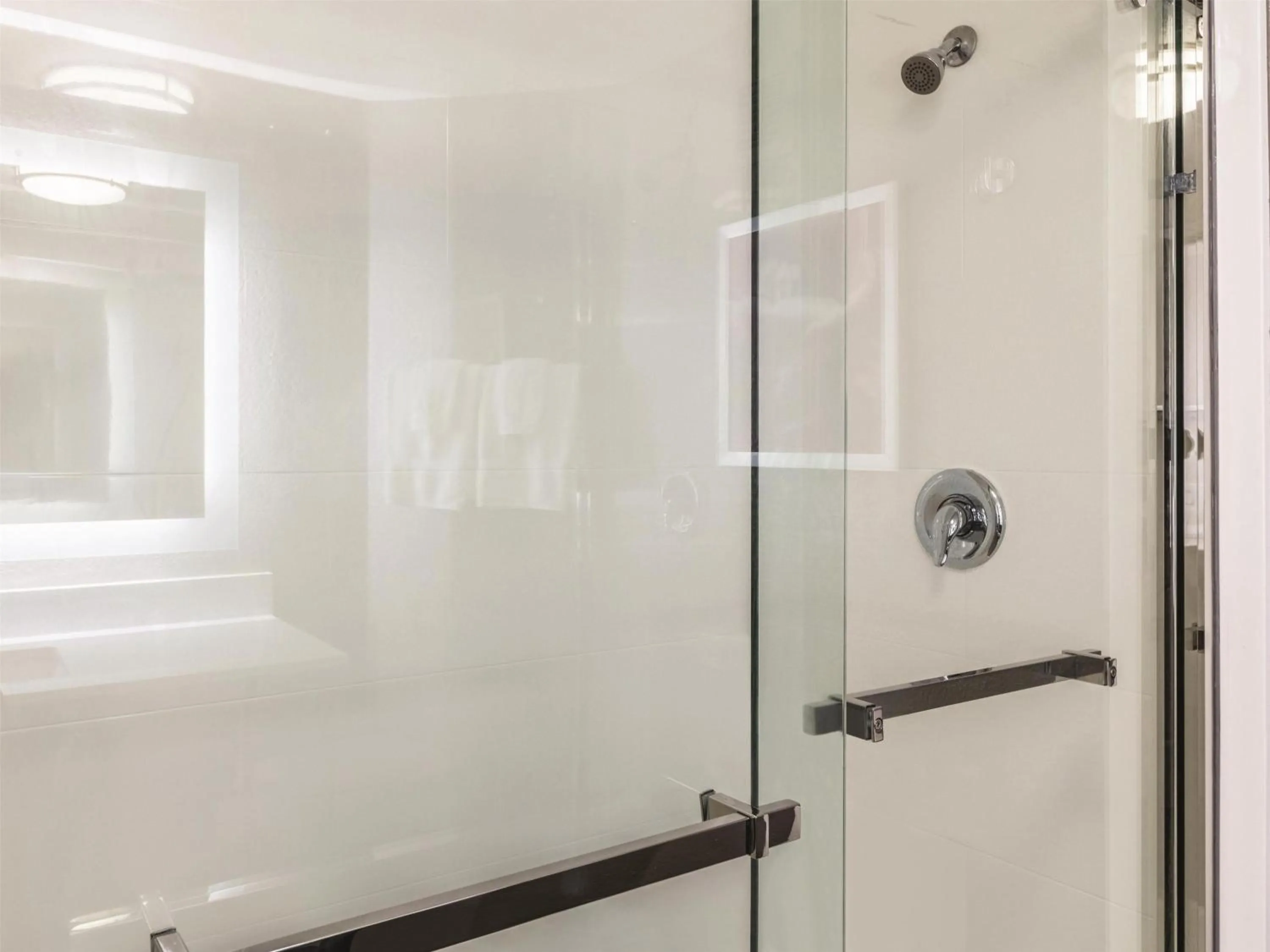 Deluxe Executive King Suite - Non-Smoking in La Quinta by Wyndham Austin Airport