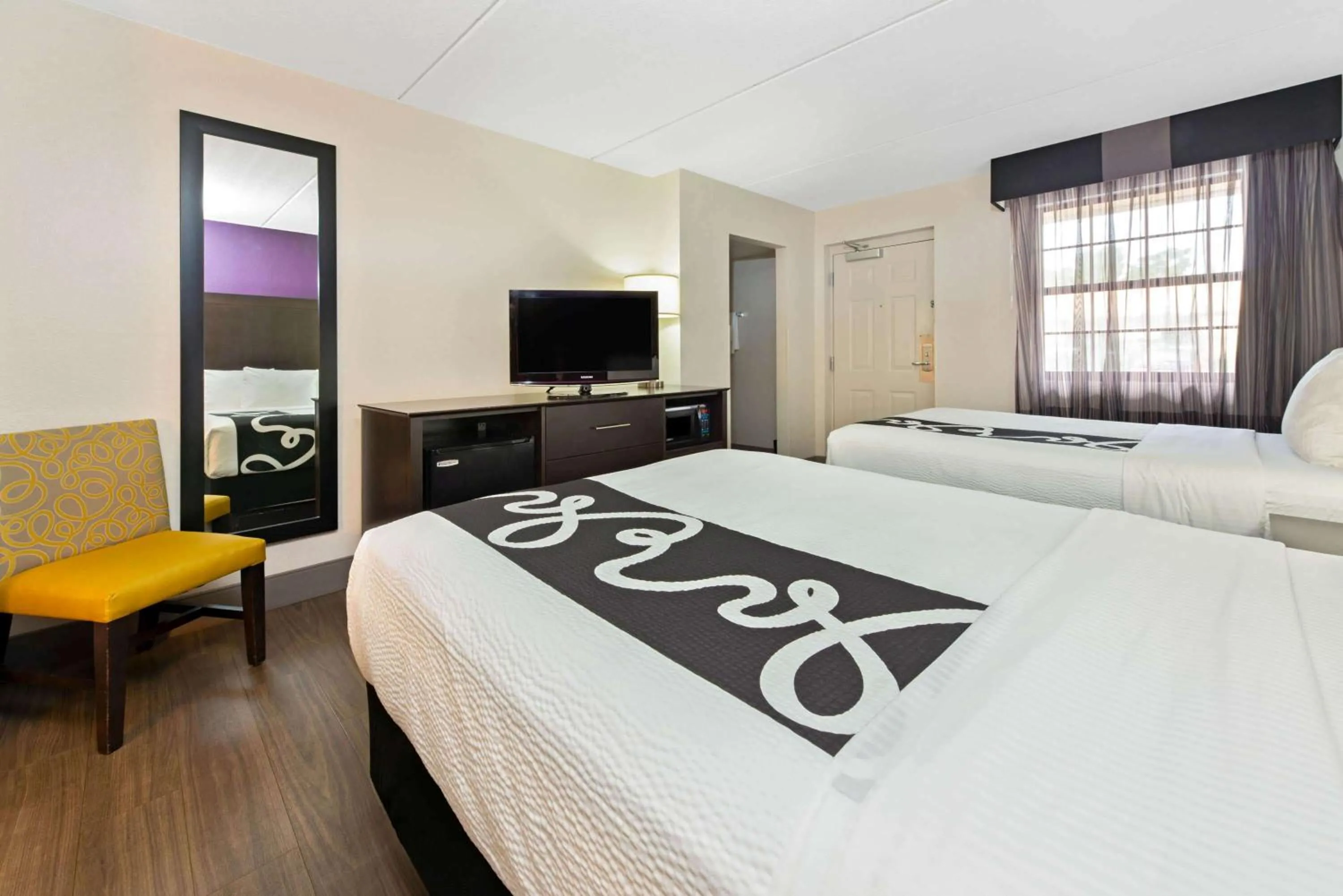 Standard Double Room with Two Double Beds in La Quinta Inn by Wyndham Miami Airport North