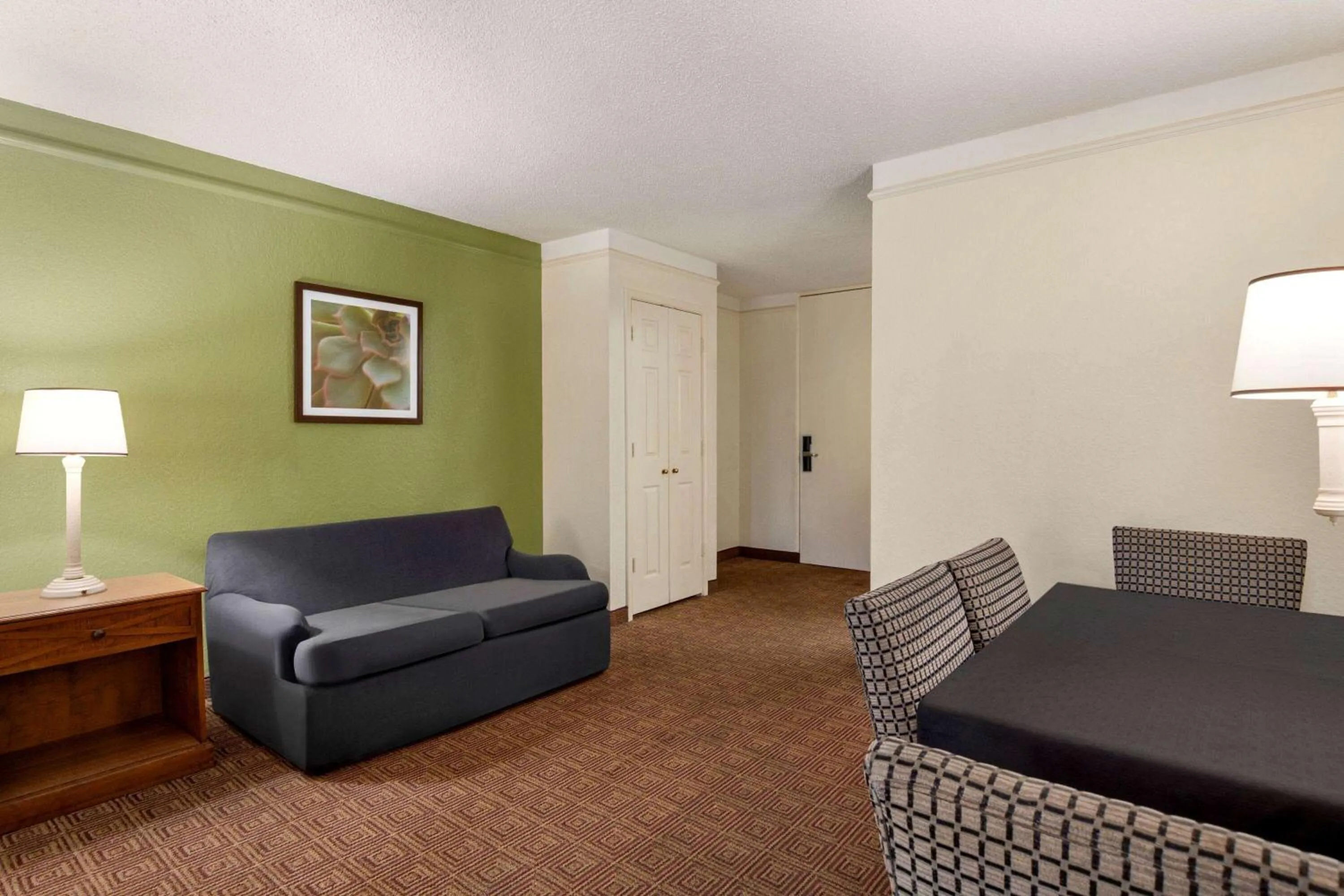 1 King Bed, Studio Suite, Non-Smoking in Baymont by Wyndham Intl Speedway I-95 Daytona Beach