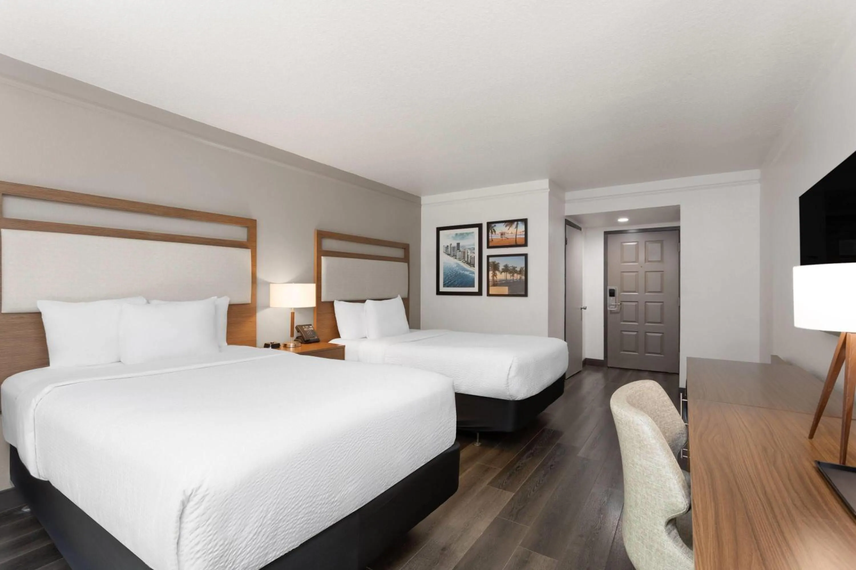 Deluxe Double Room with Two Double Beds - Poolside in La Quinta by Wyndham Ft Lauderdale Cypress Creek