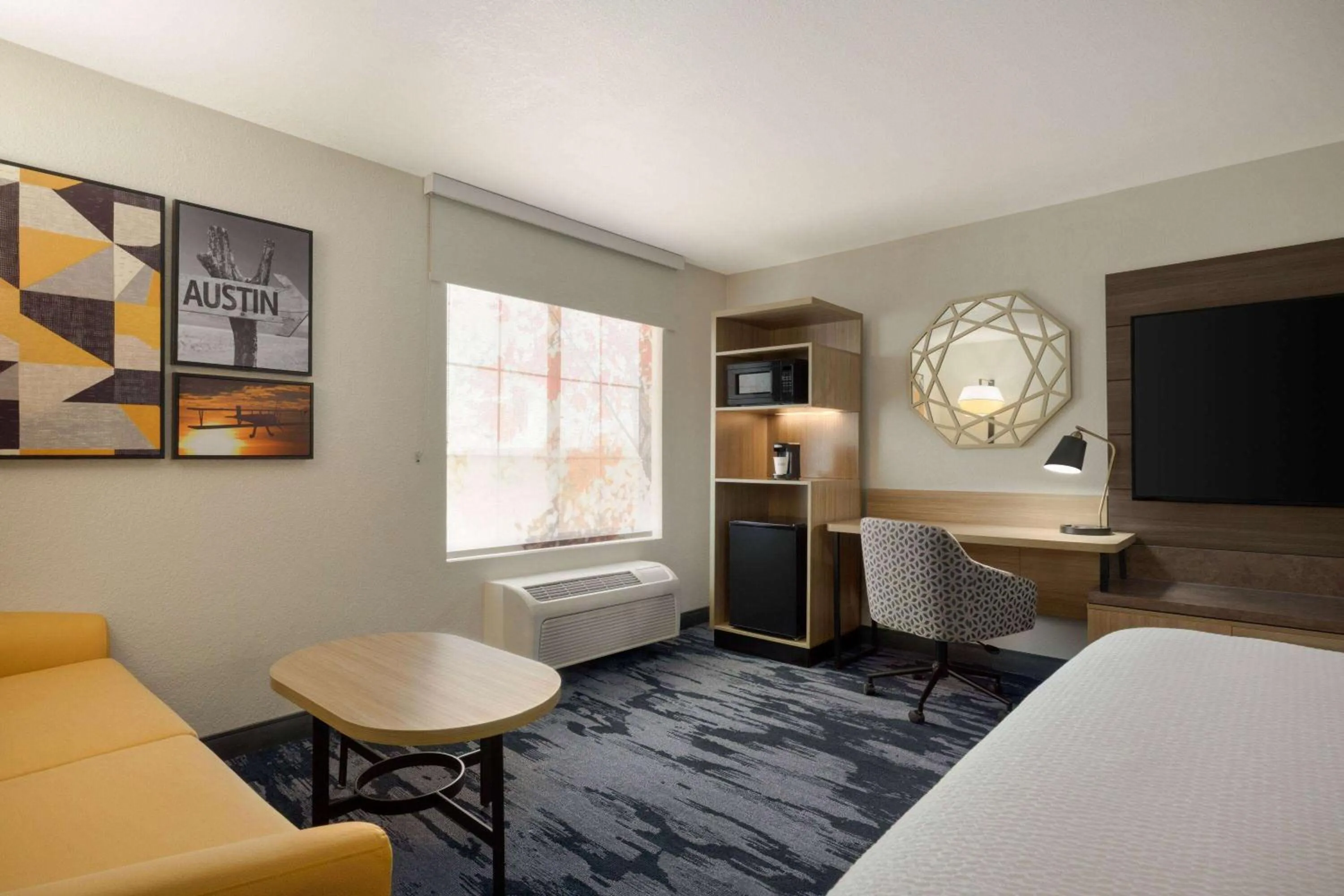 King Suite with Pool View - Non-Smoking in La Quinta by Wyndham Austin Southwest