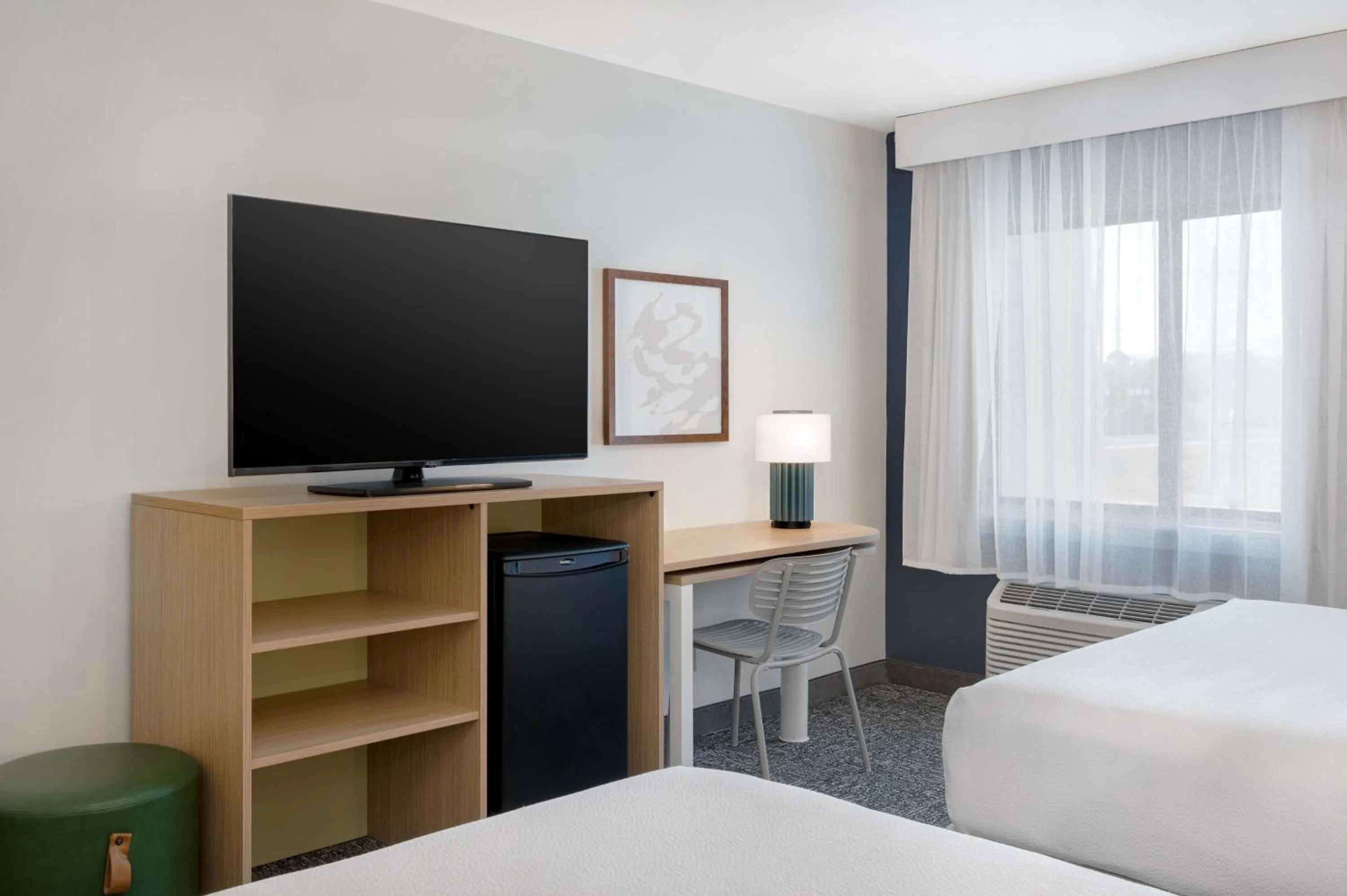 Queen Room with Two Queen Beds in La Quinta by Wyndham Savannah Southside