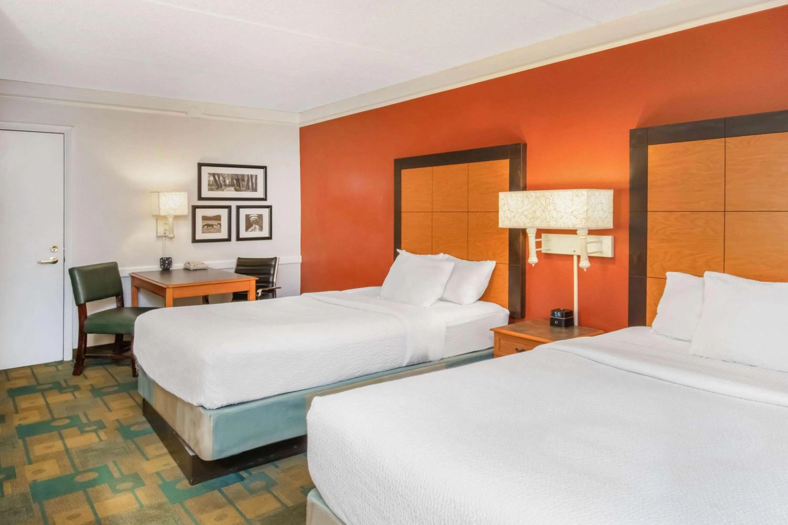 Premier Room with Two Double Beds in La Quinta Inn by Wyndham Colorado Springs Garden of the Gods