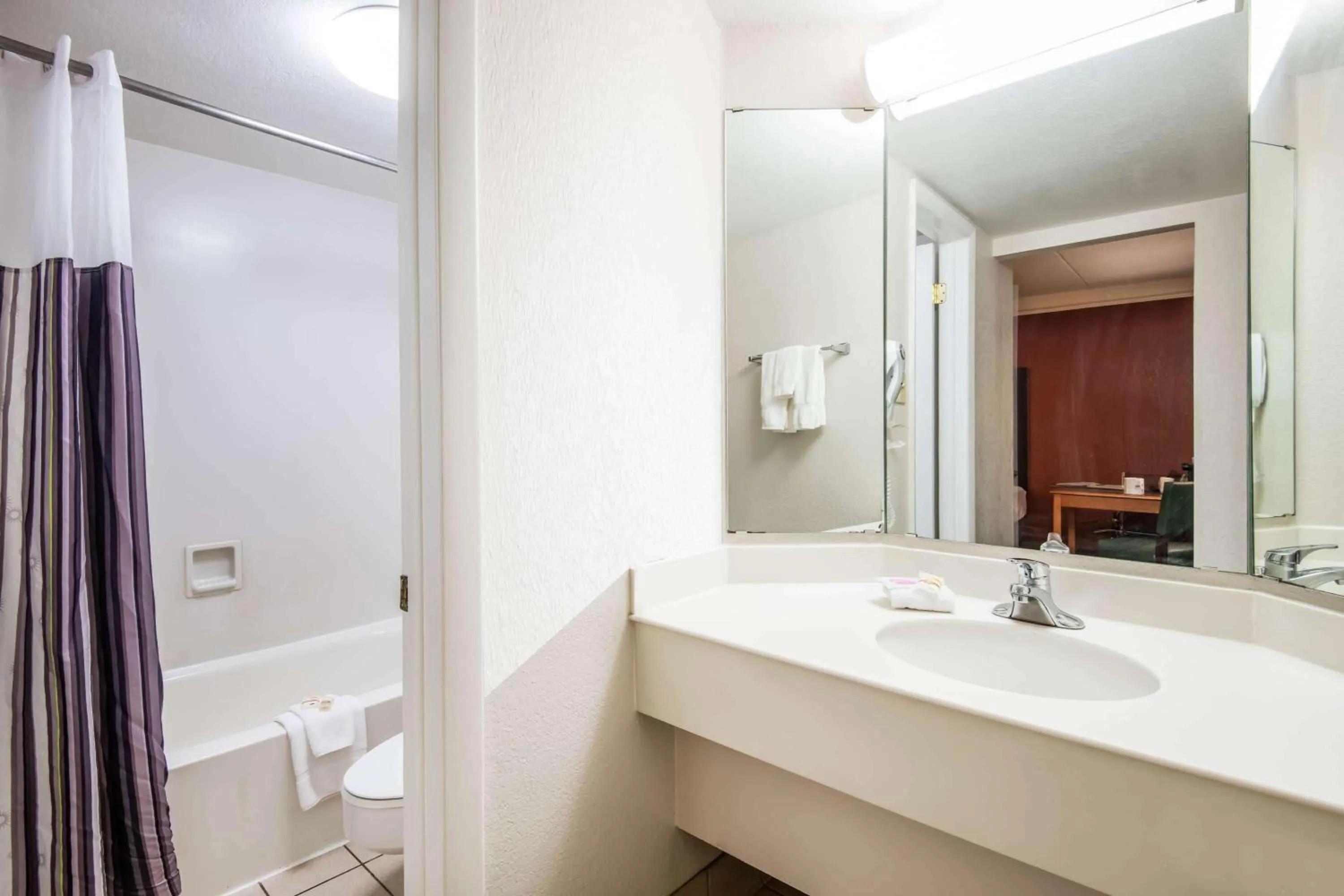 King Suite - Non-Smoking in La Quinta Inn by Wyndham Colorado Springs Garden of the Gods