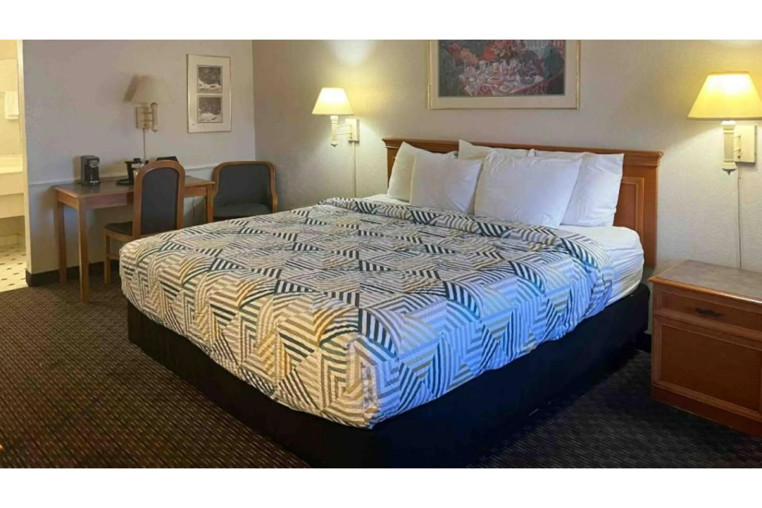 King Room - Non-Smoking in Motel 6 Phoenix, AZ Midtown