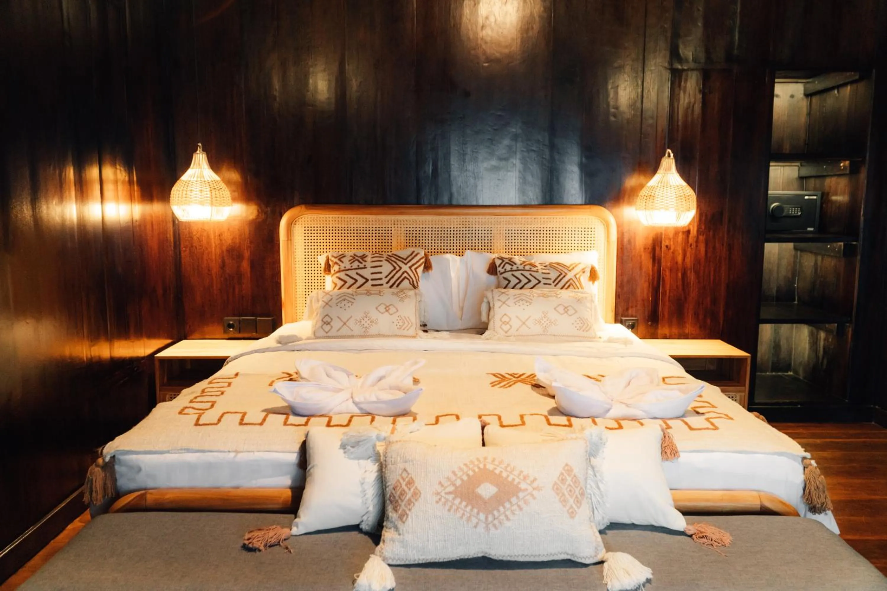 Deluxe Double Room in Uluwatu Cottages