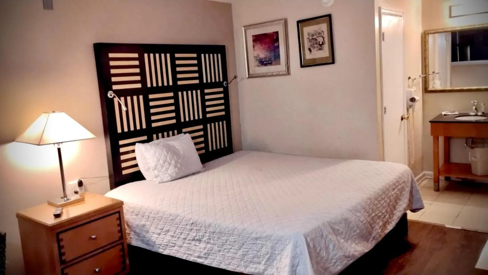 Deluxe King Room in Motel M Lewisburg