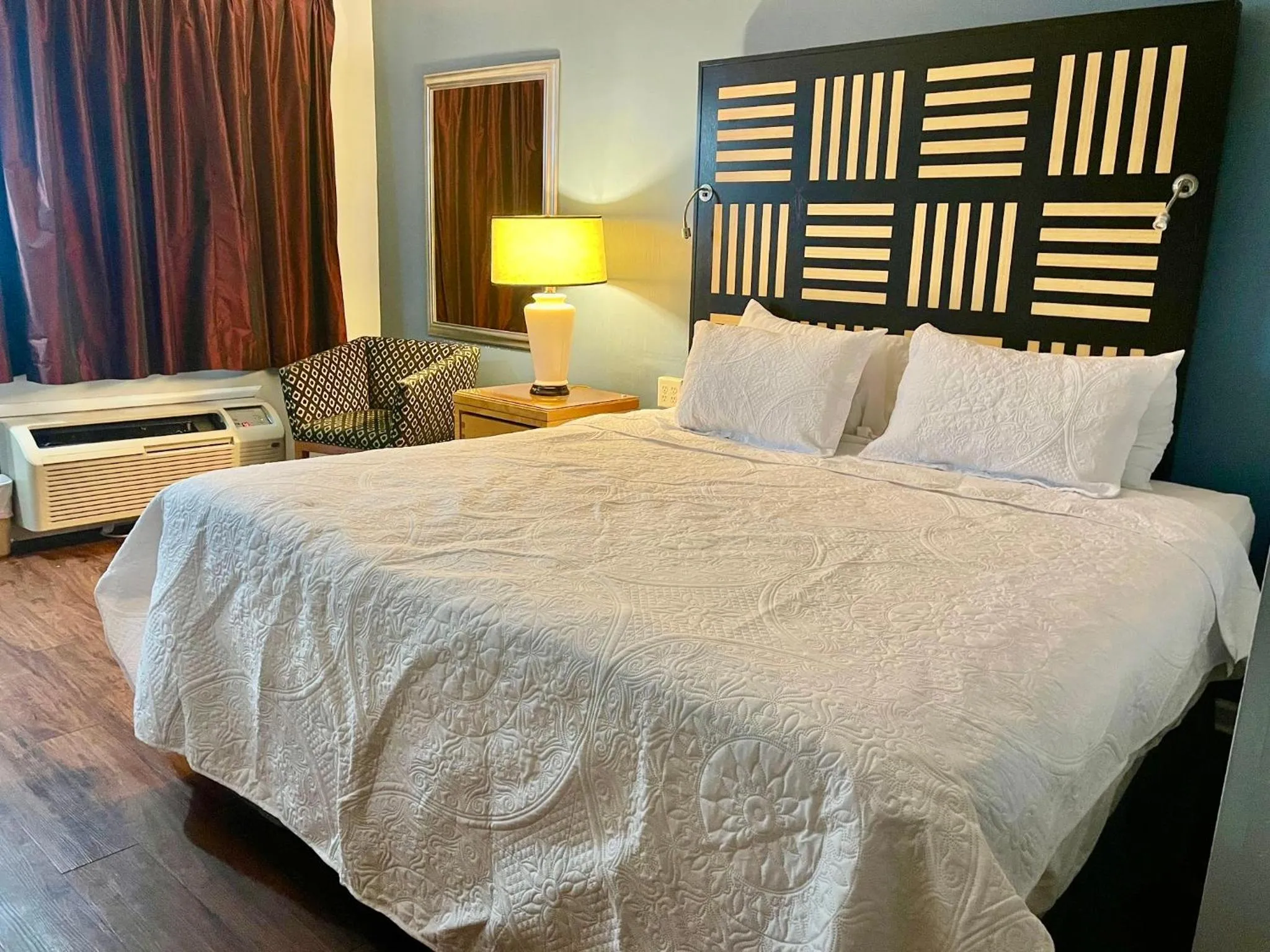 Deluxe King Room in Motel M Lewisburg