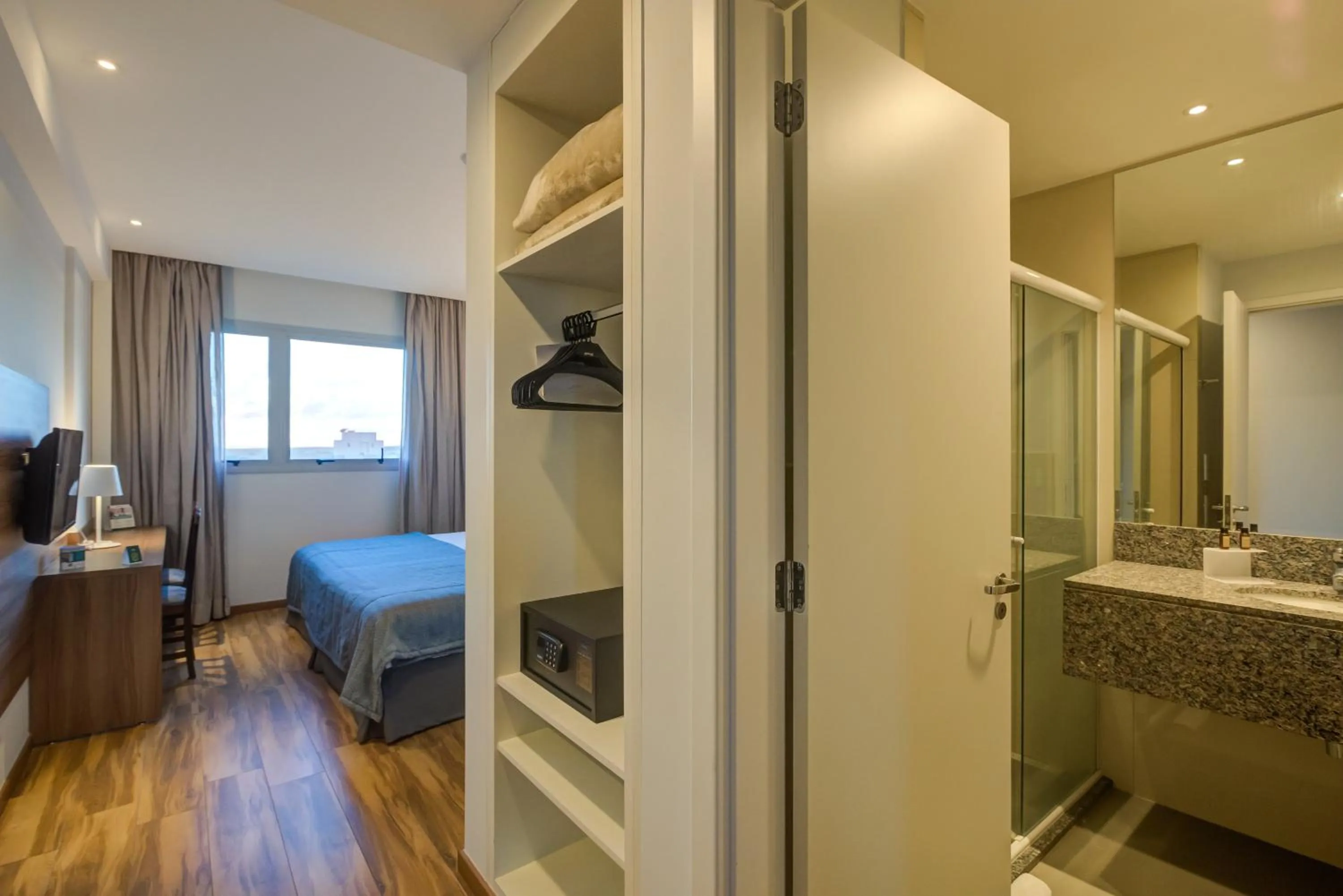 Deluxe Single Room in Bourbon Hotel Cambara