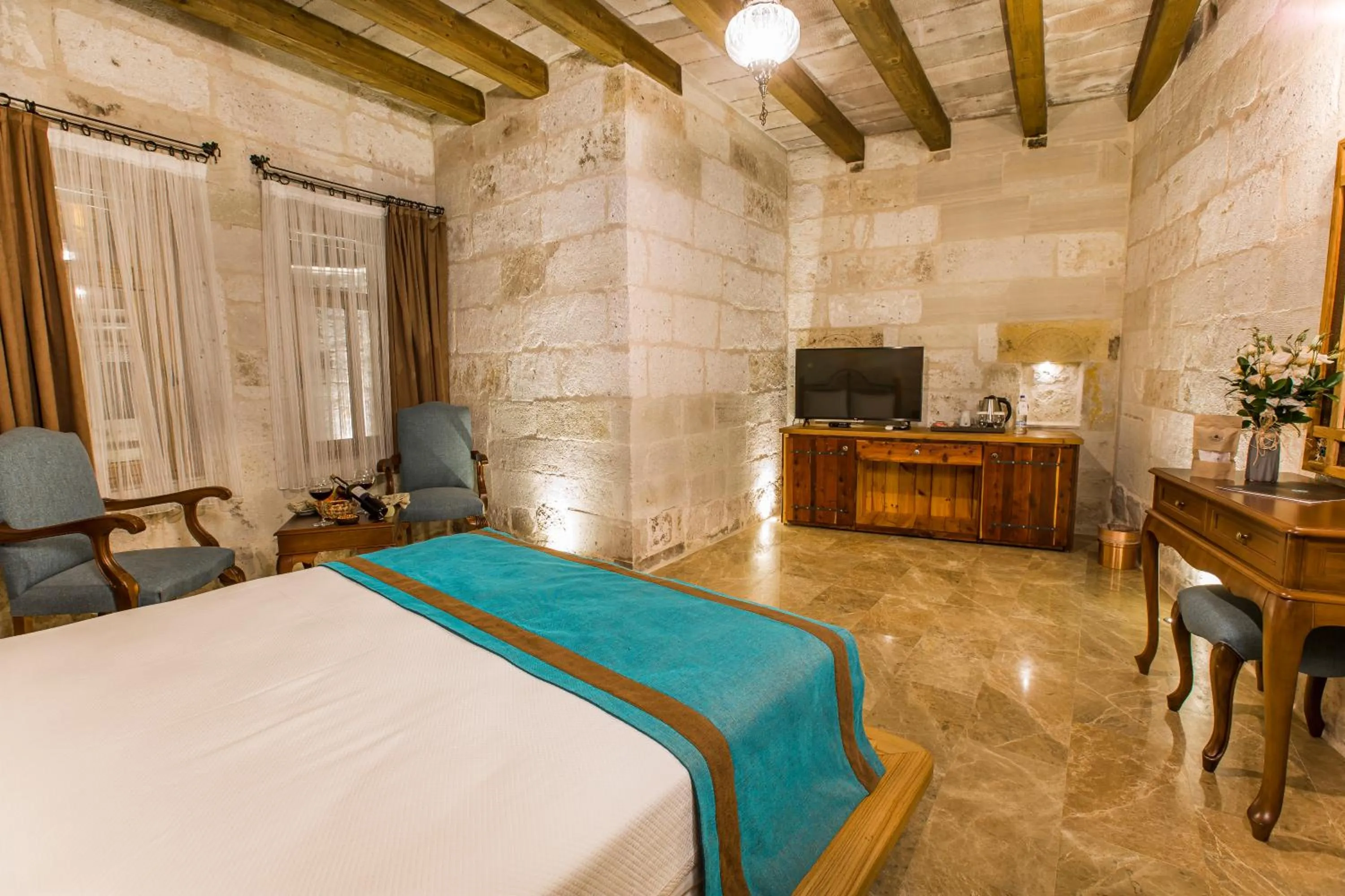 Deluxe Double Room in Imperial Cave Suites & Spa