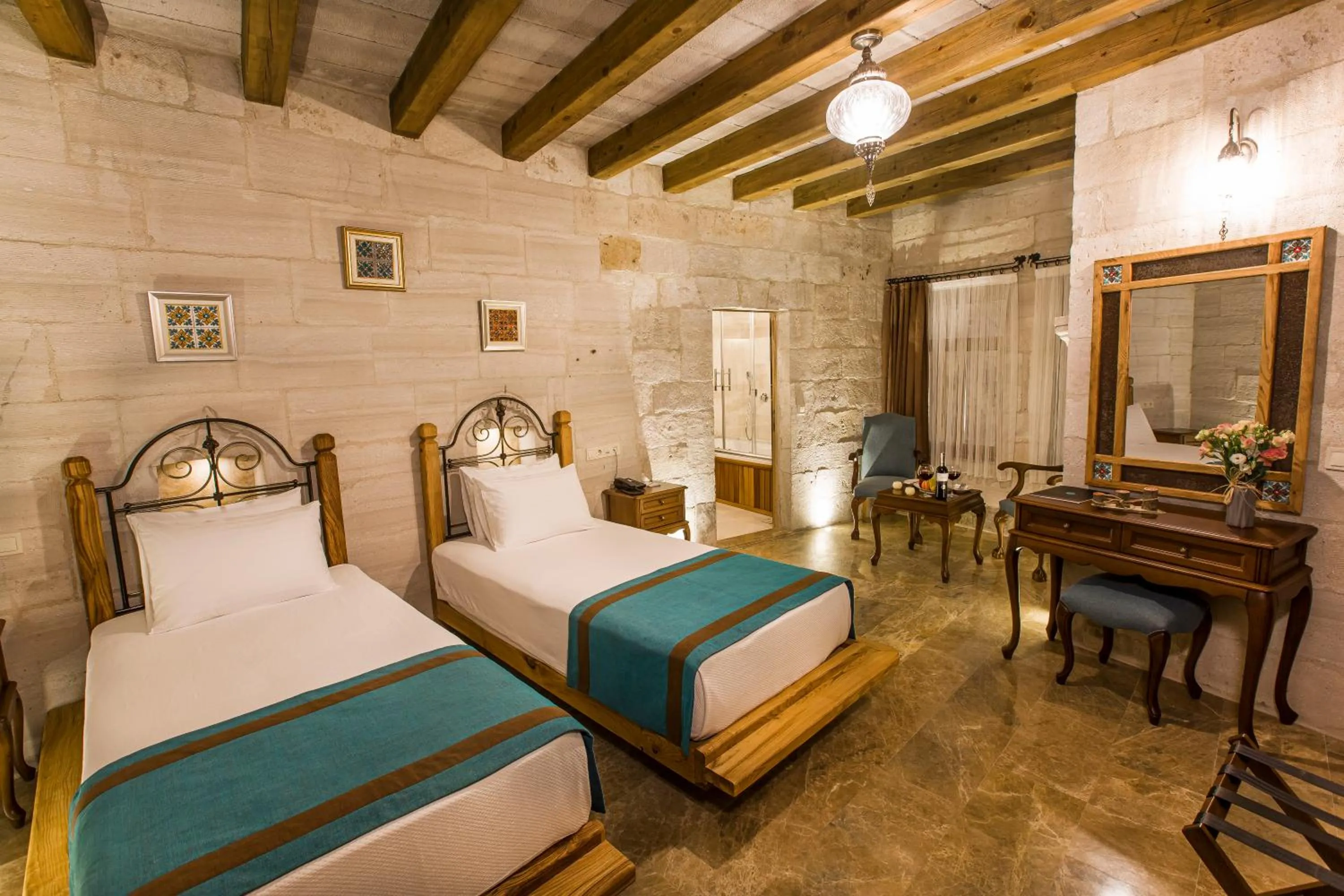 Deluxe Twin Room in Imperial Cave Suites & Spa