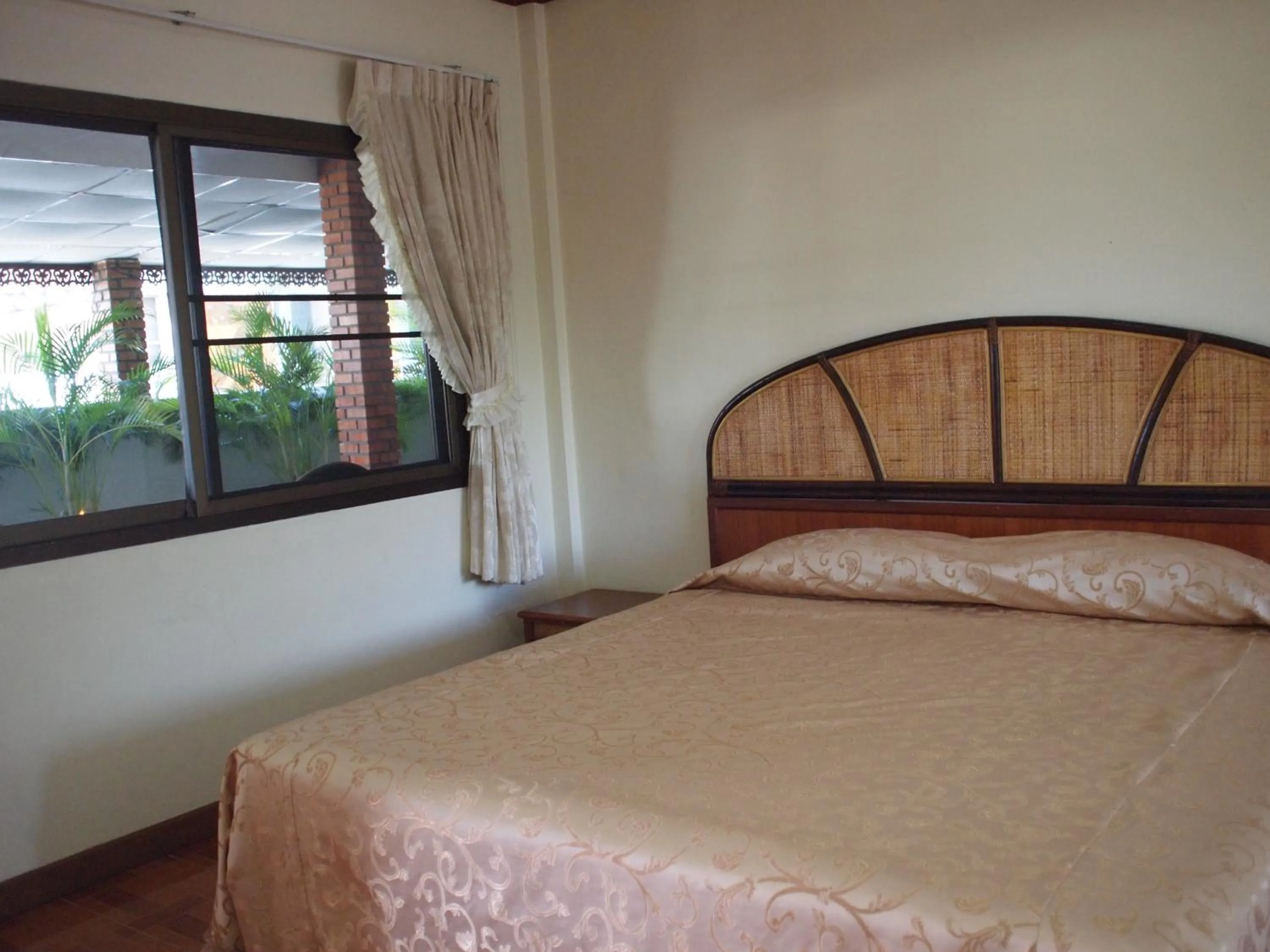 Deluxe Double Room in Roongruang Hotel