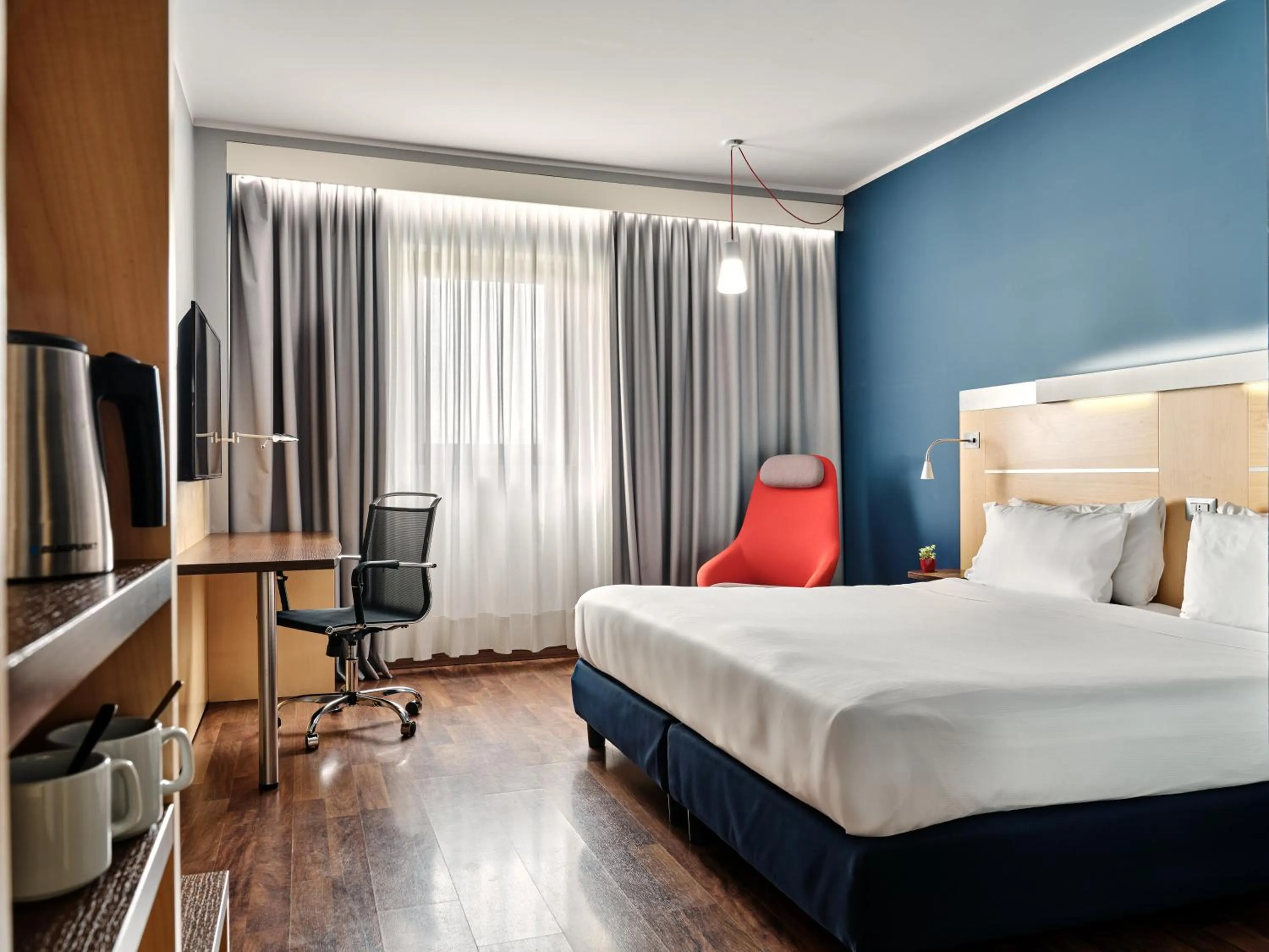 Standard Queen Room - Accessible with Free Breakfast in Holiday Inn Express Milan-Malpensa Airport by IHG